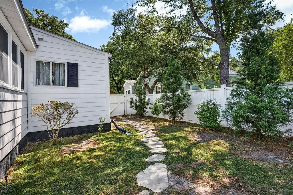 1137 Palmetto St.