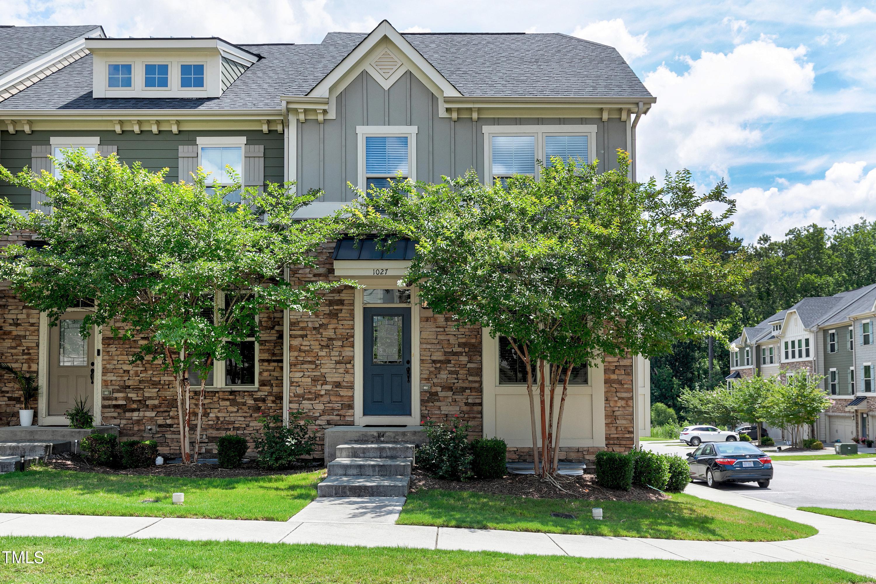 1027 Drayman Place