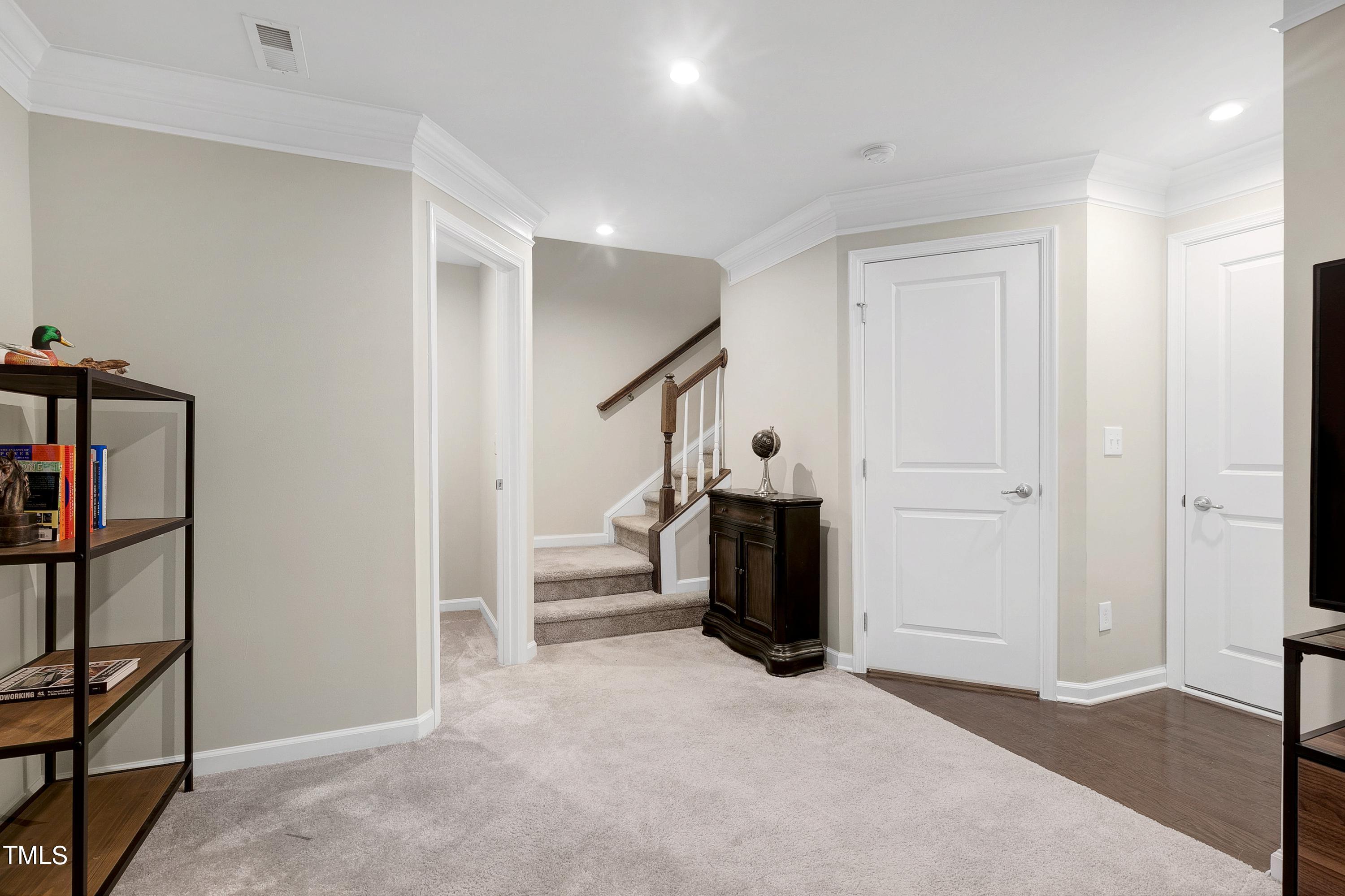 1027 Drayman Place