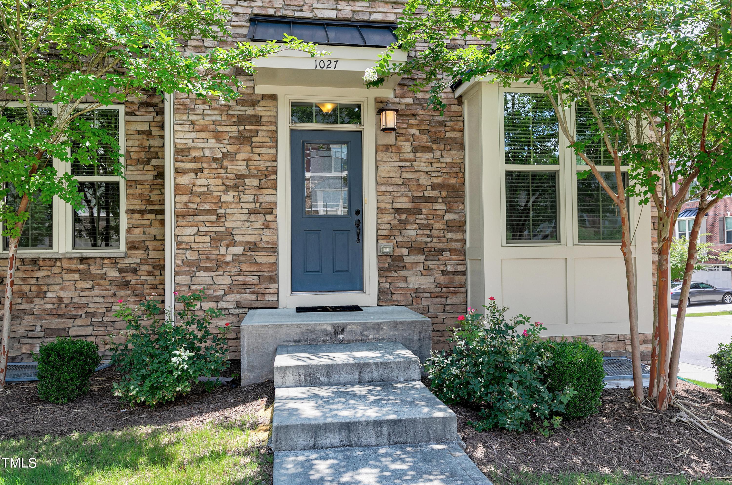 1027 Drayman Place
