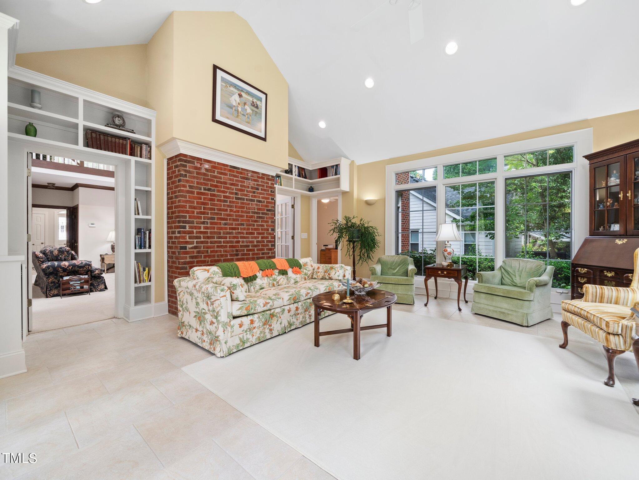 103 Meadowglades Lane