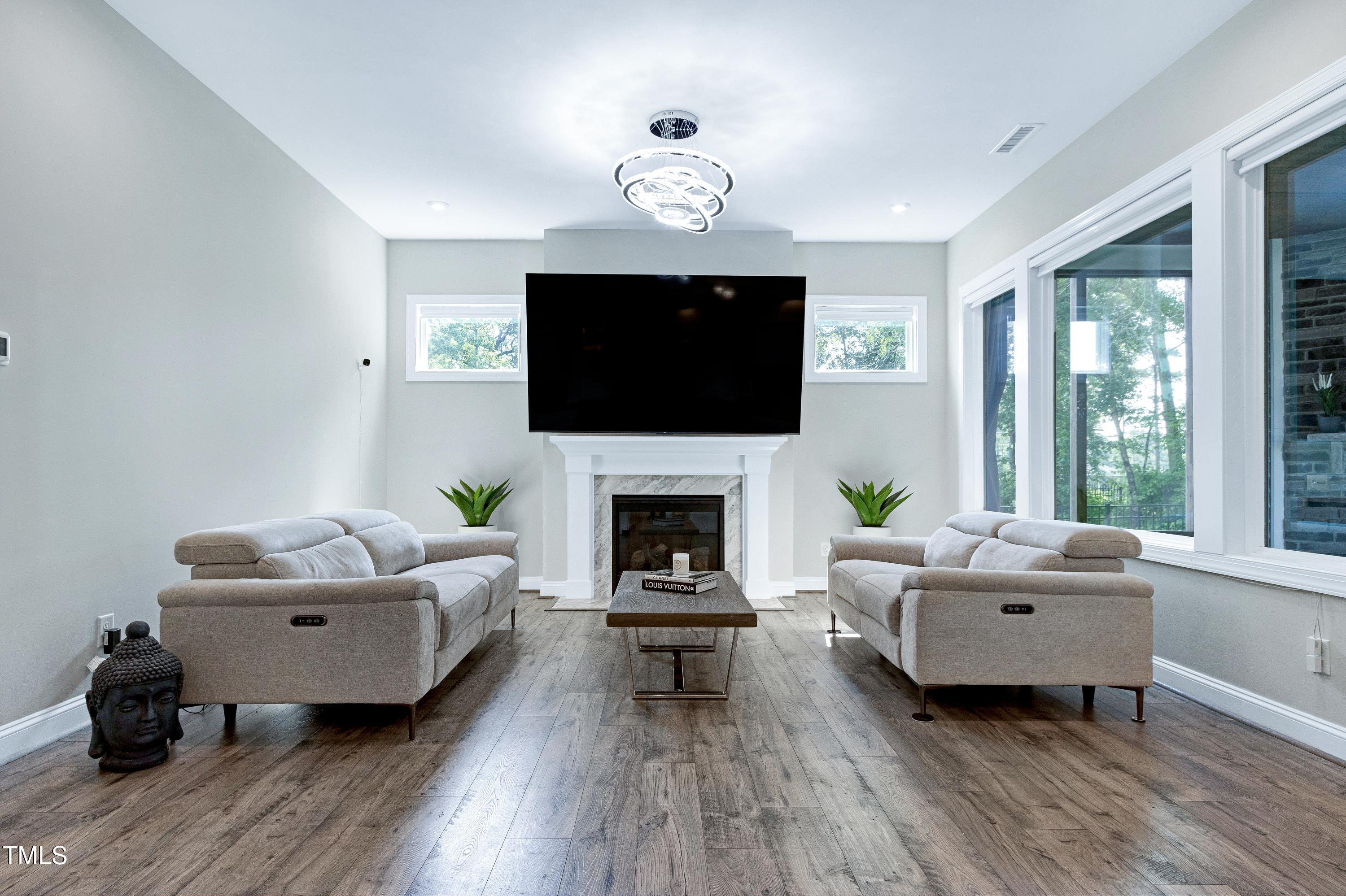 213 W Weatherford Drive