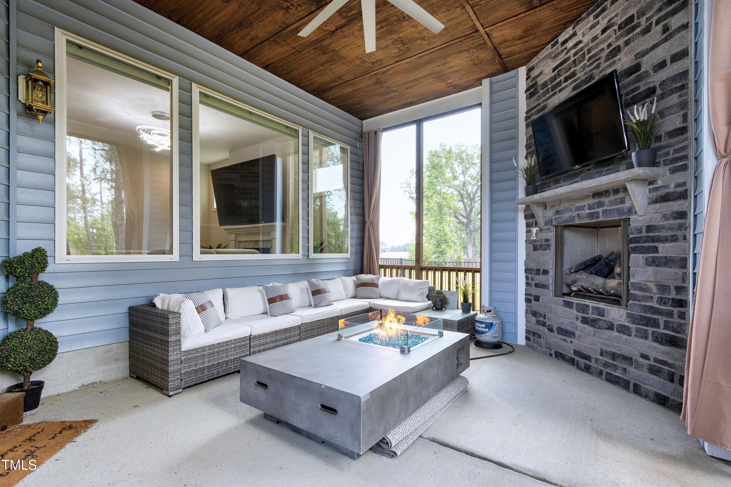 213 W Weatherford Drive