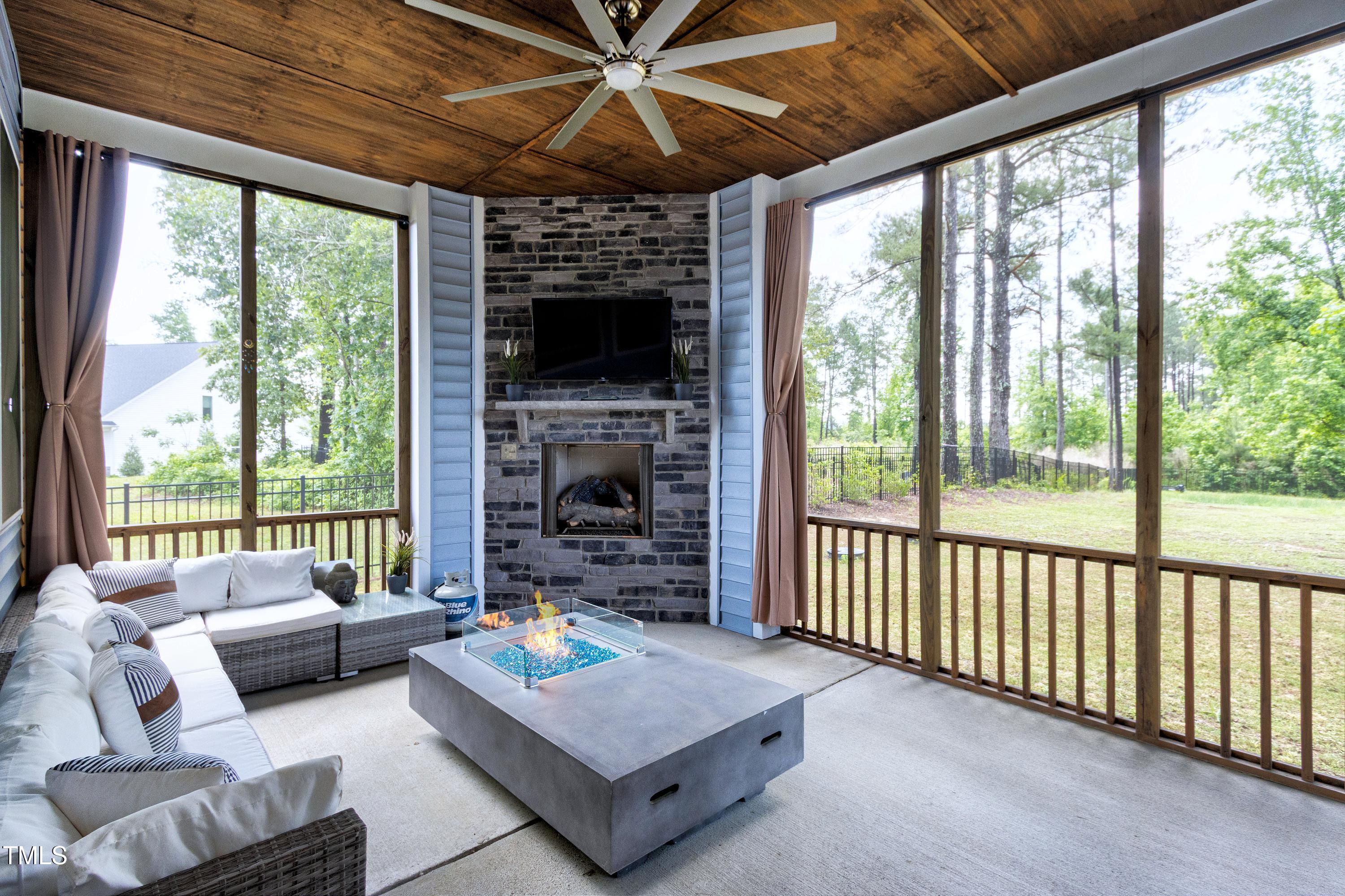 213 W Weatherford Drive