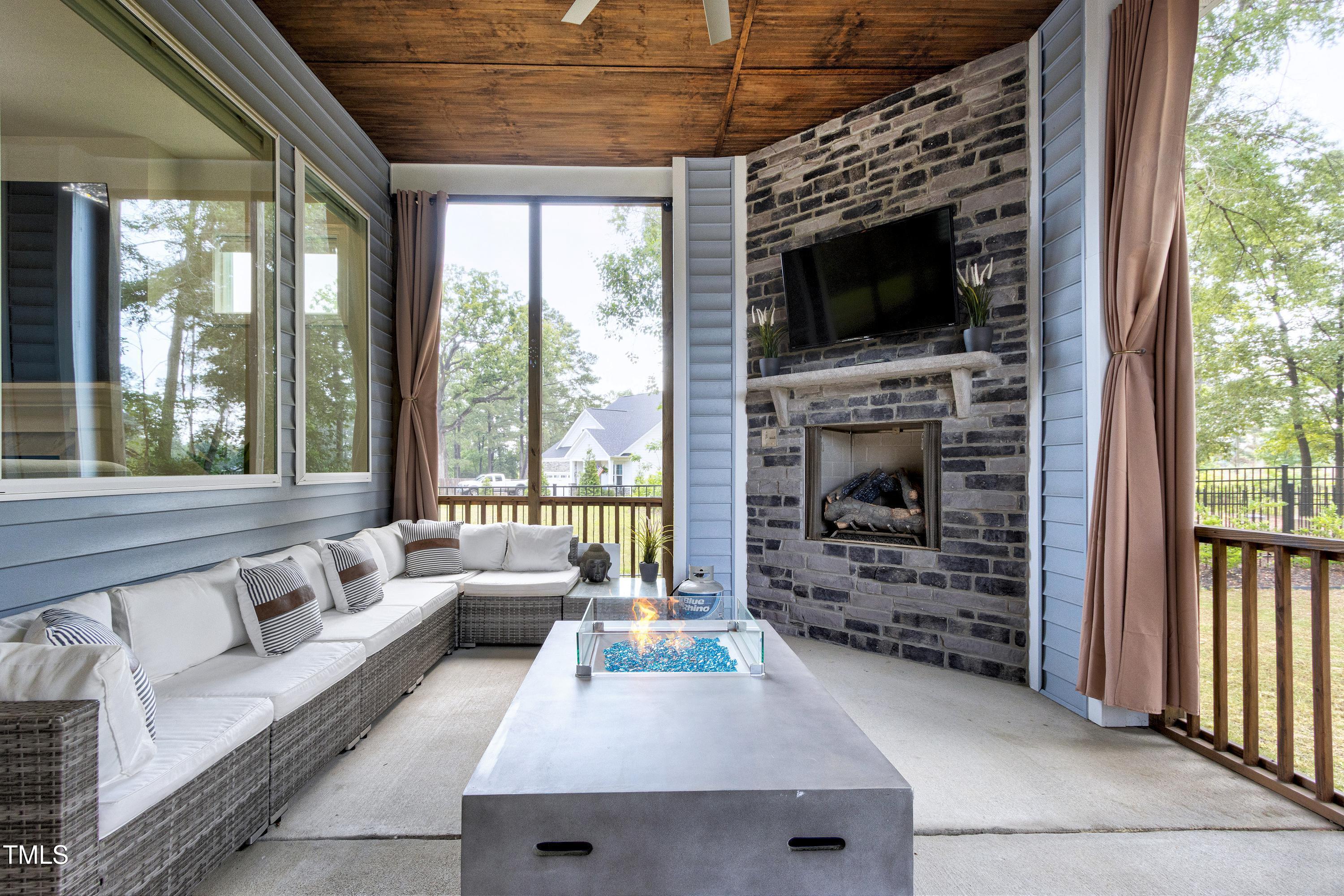 213 W Weatherford Drive