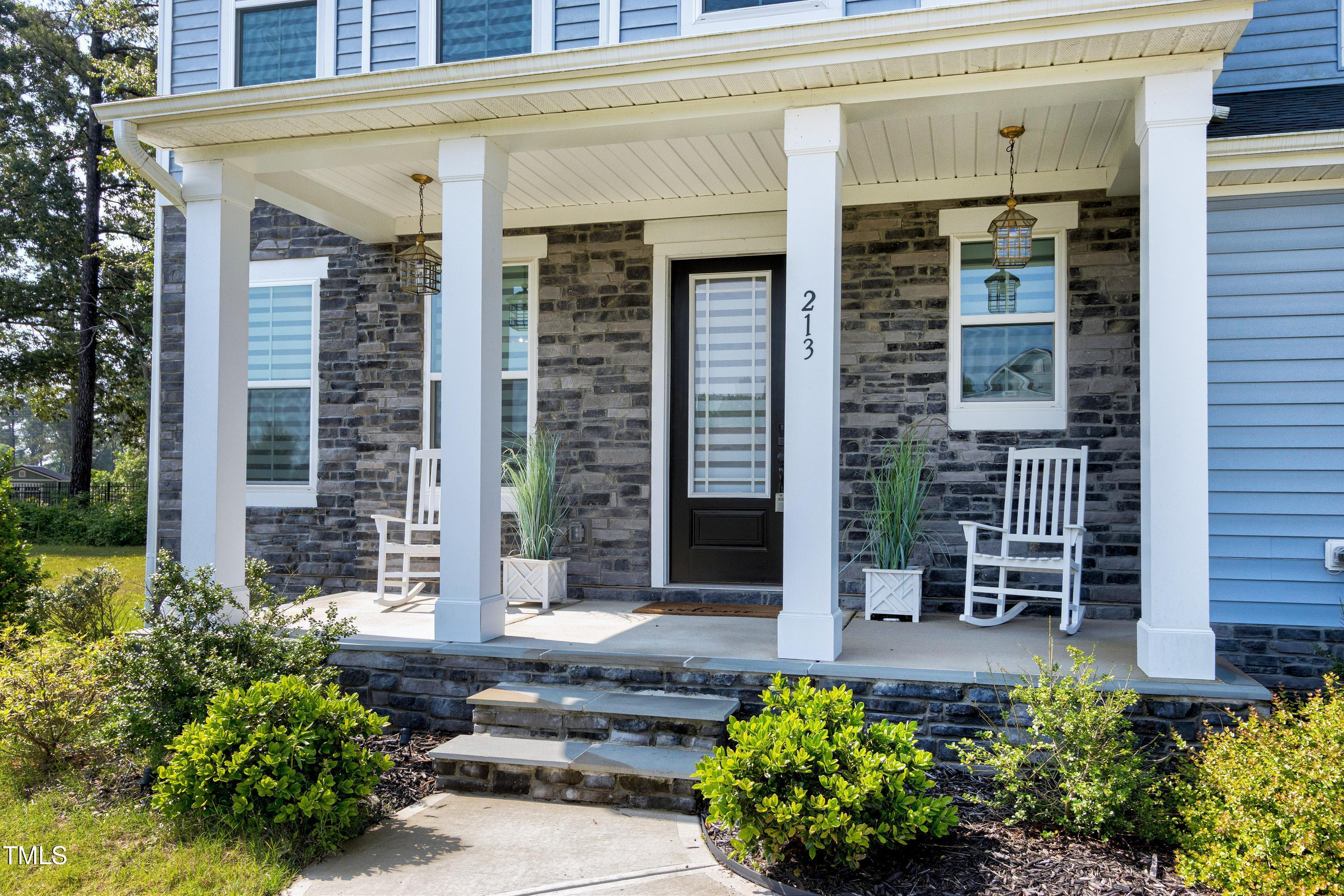 213 W Weatherford Drive