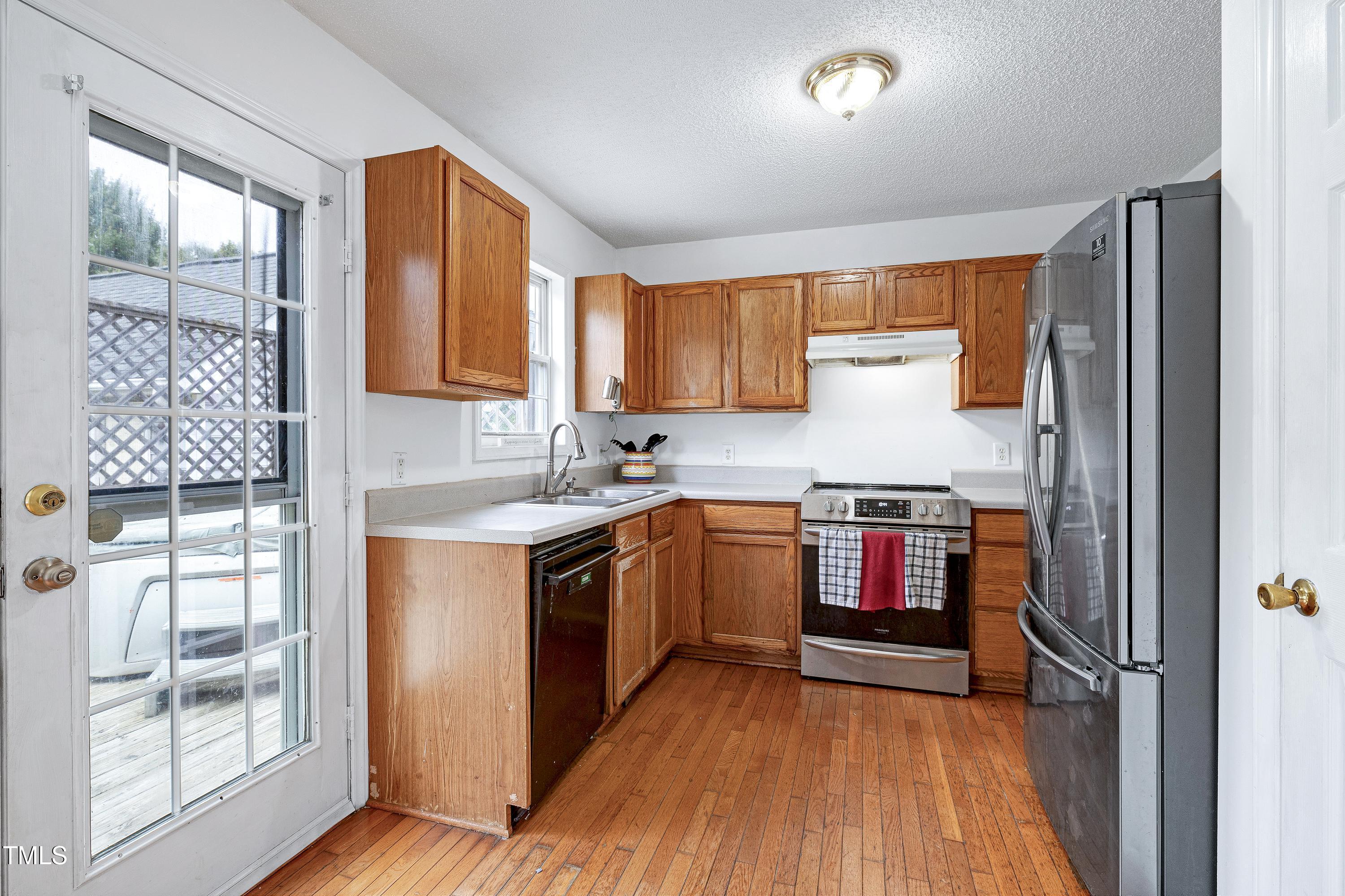 405 E Maple Avenue