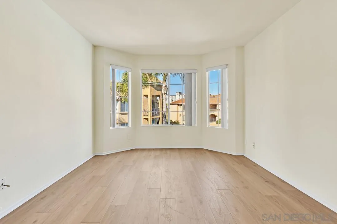 510 Camino De La Reina Unit 305