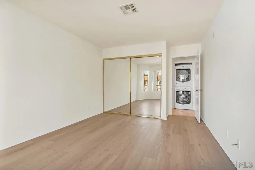 510 Camino De La Reina Unit 305
