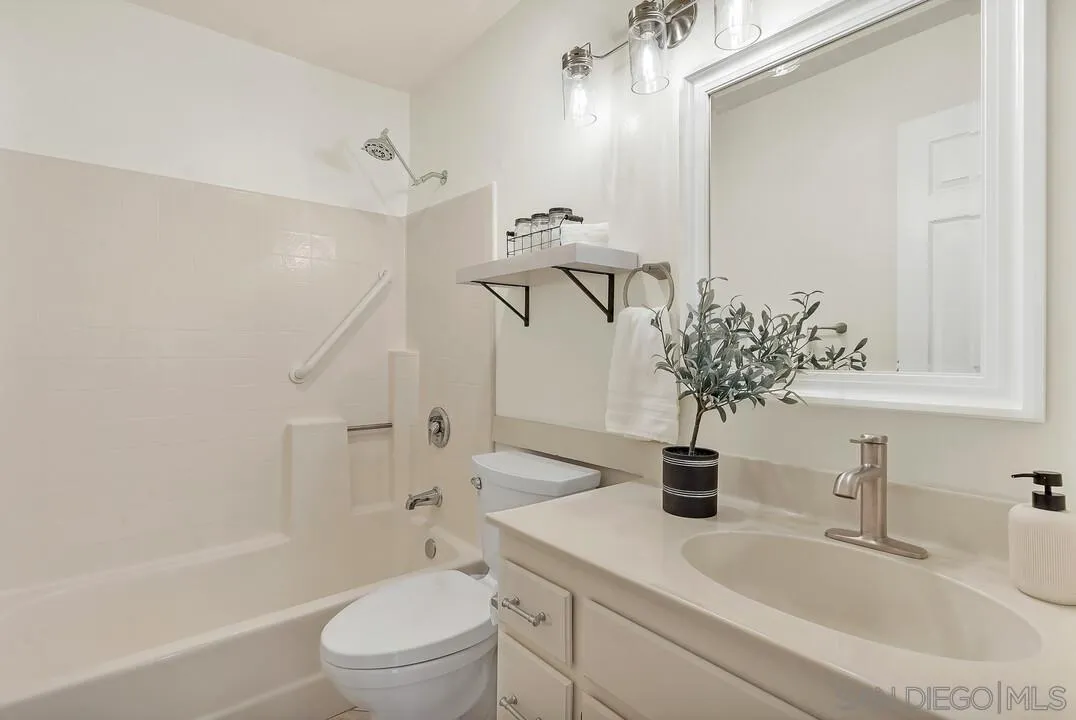510 Camino De La Reina Unit 305