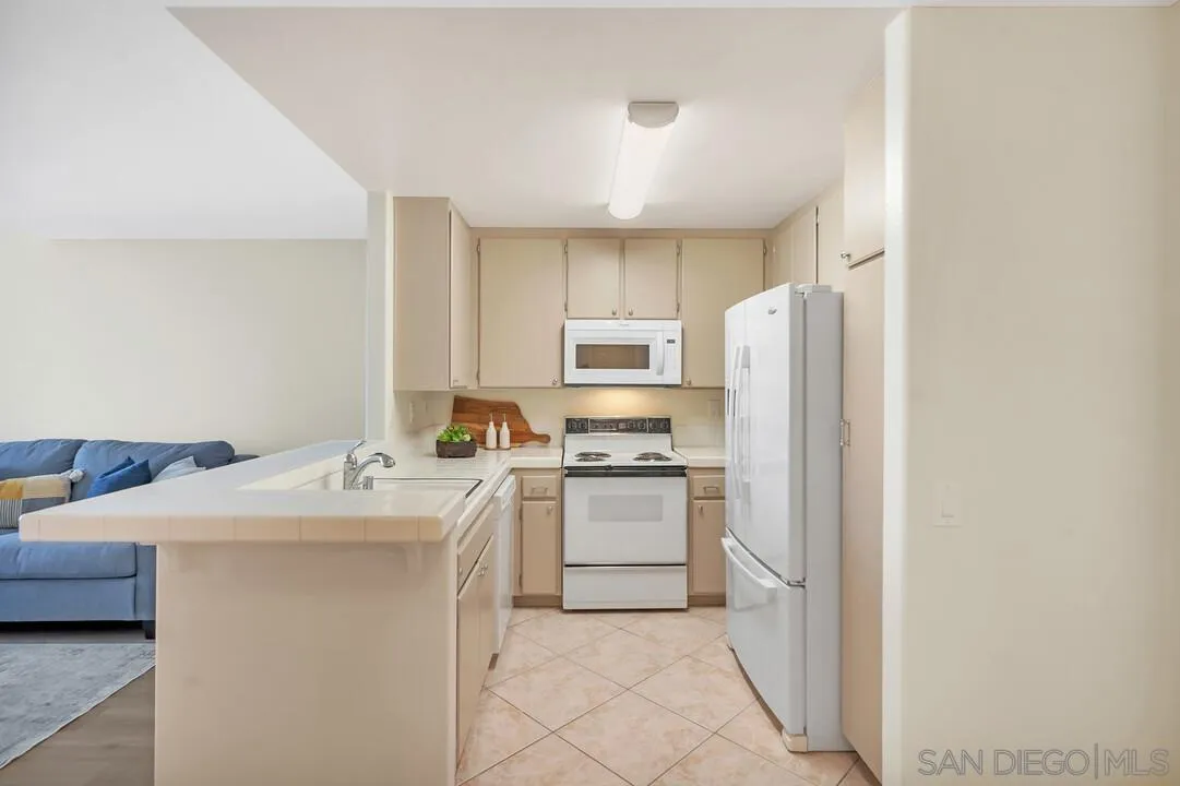 510 Camino De La Reina Unit 305