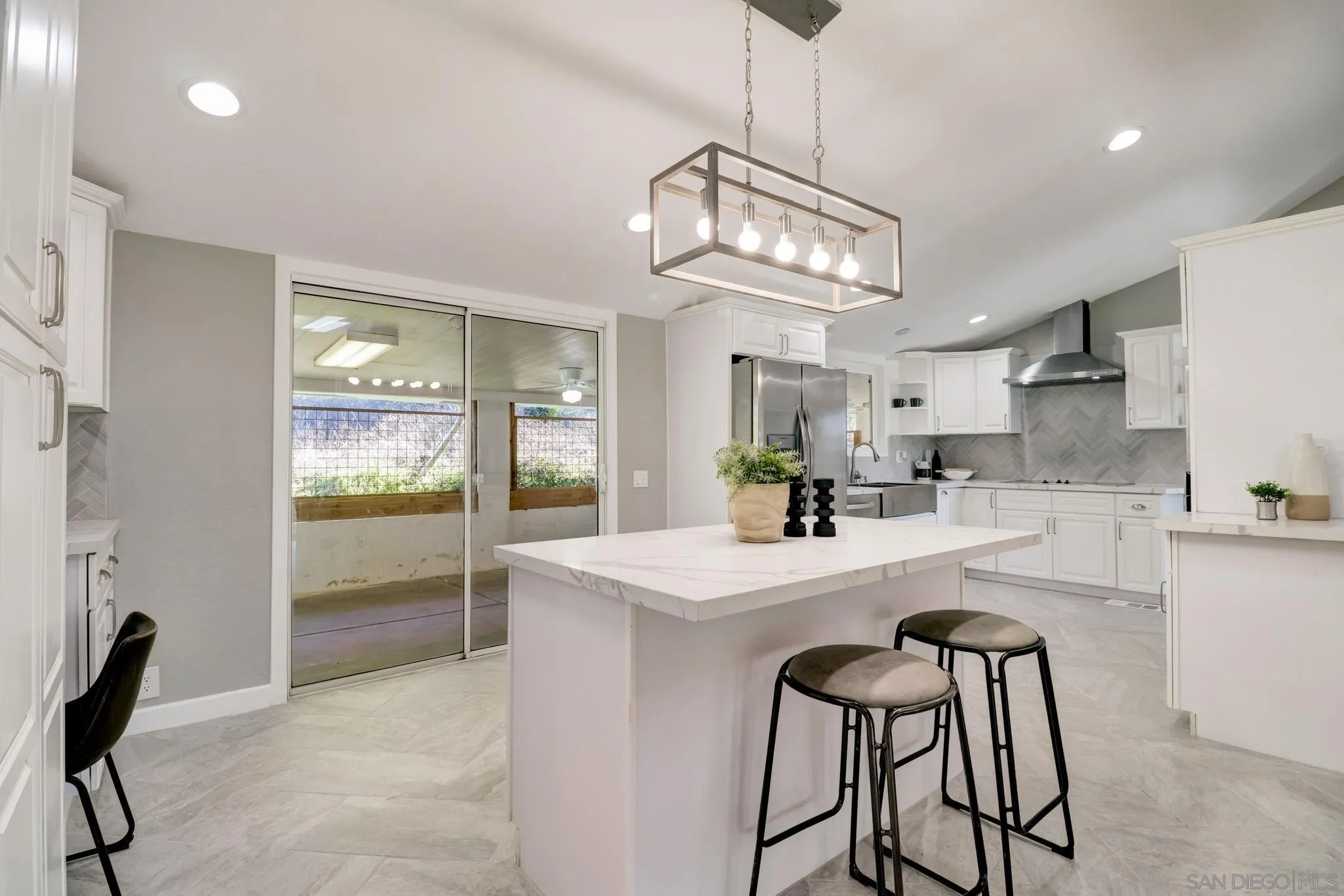 2175 Rainbow Glen Rd.