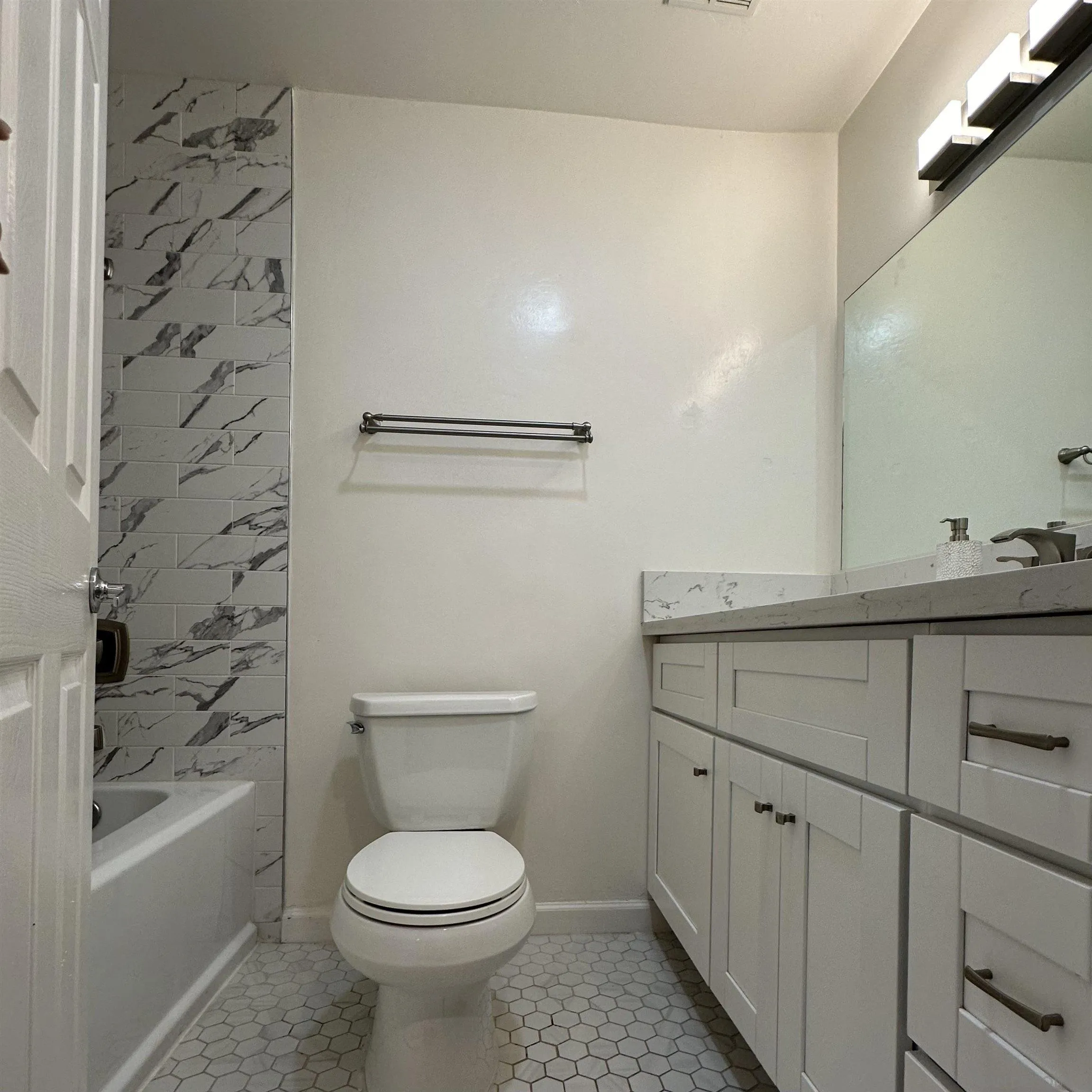 1615 Hotel Circle S Unit D102