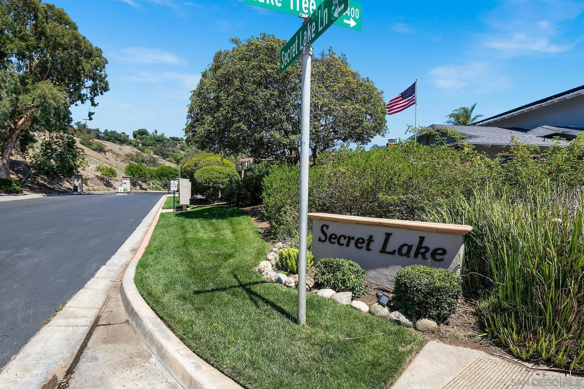 2759 Secret Lake Ln