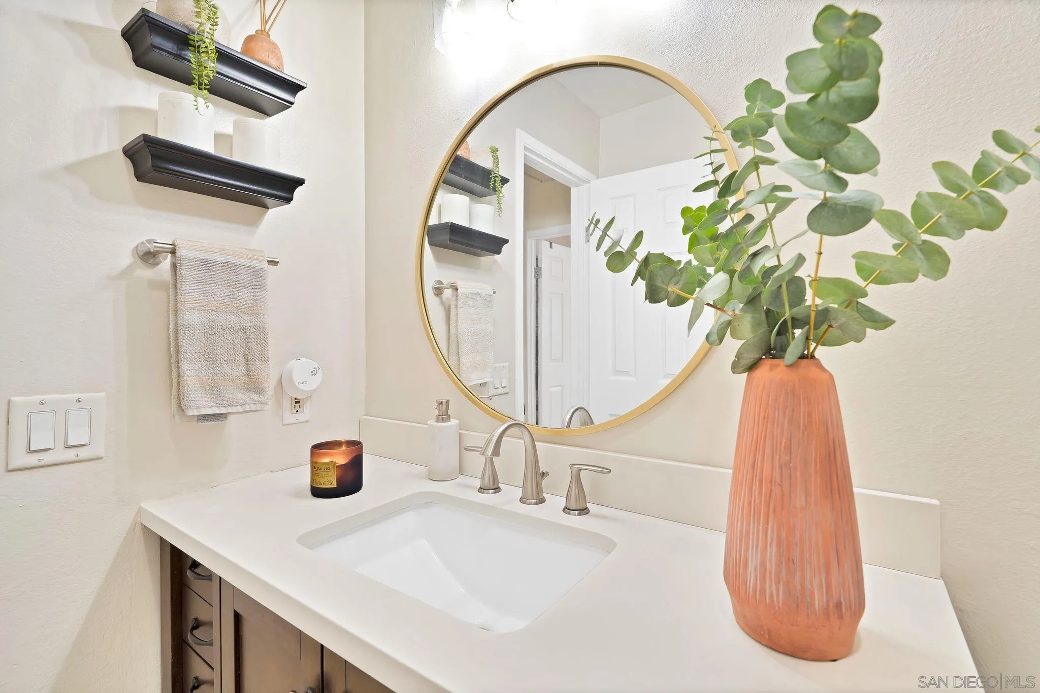 901 N Fig St. E Unit E