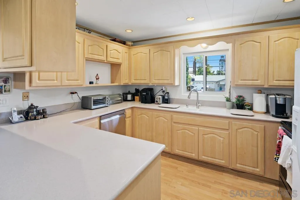 2128 El Prado Ave