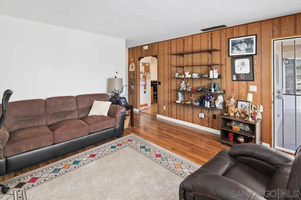 2128 El Prado Ave