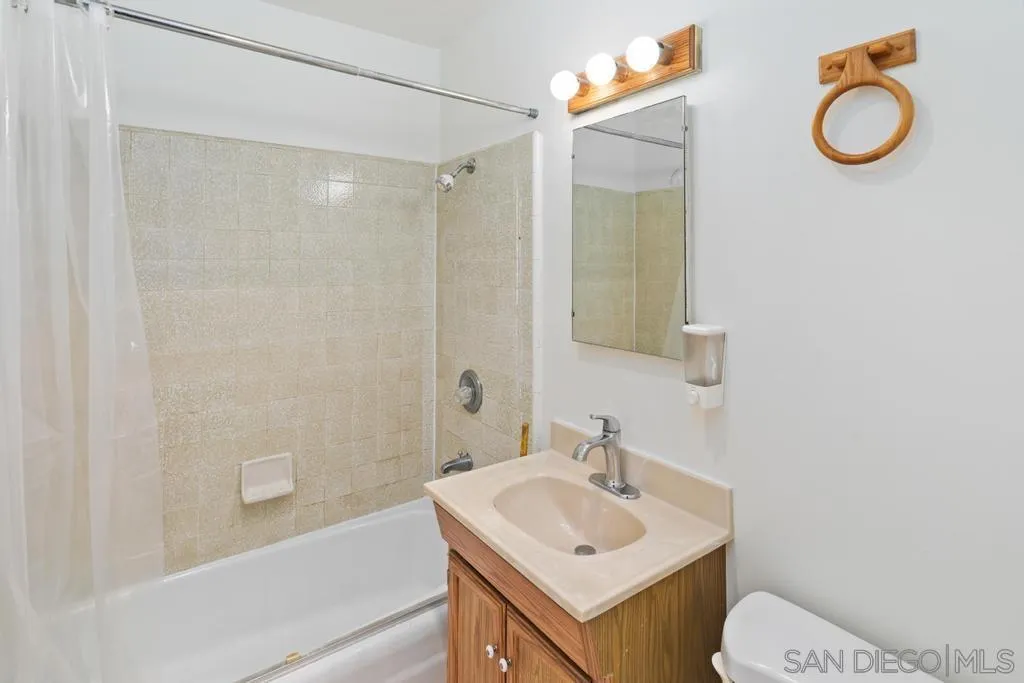 2128 El Prado Ave
