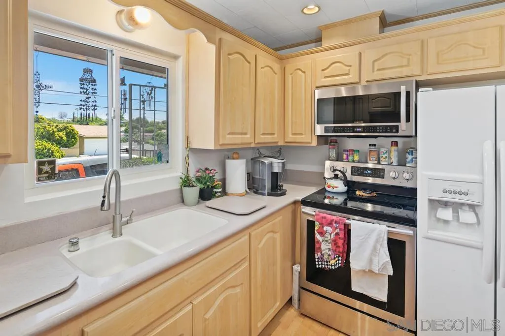 2128 El Prado Ave