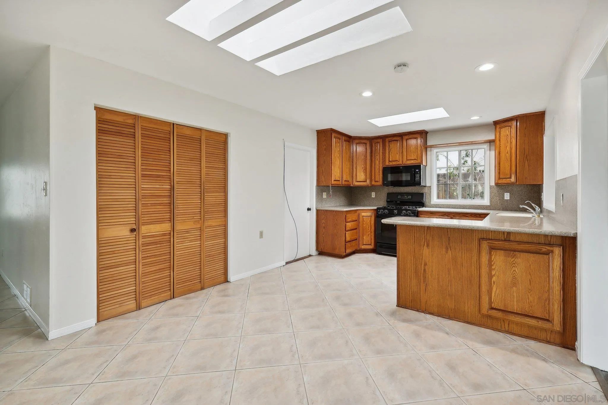 6853 Lanewood Ct