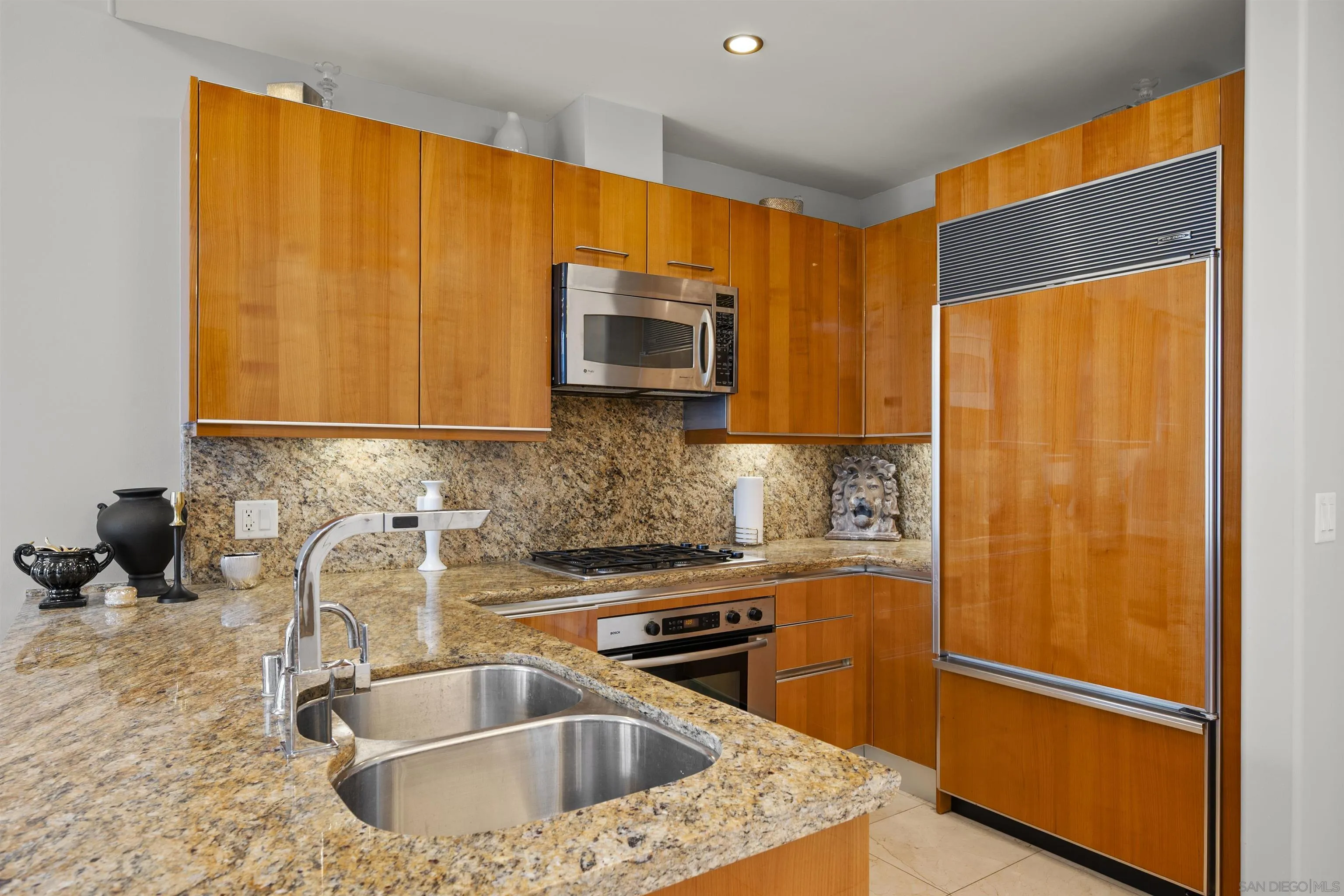 550 Front Street Unit 707