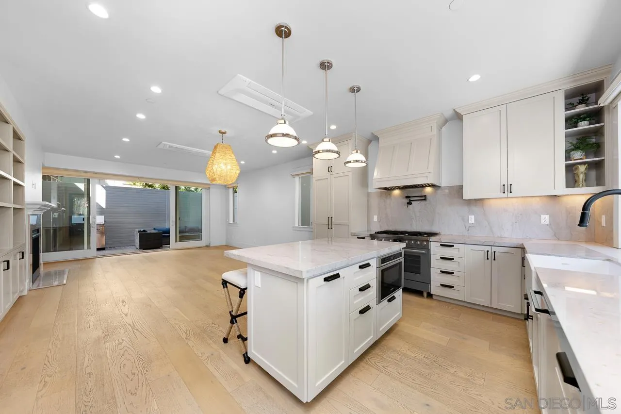 825 9th St.