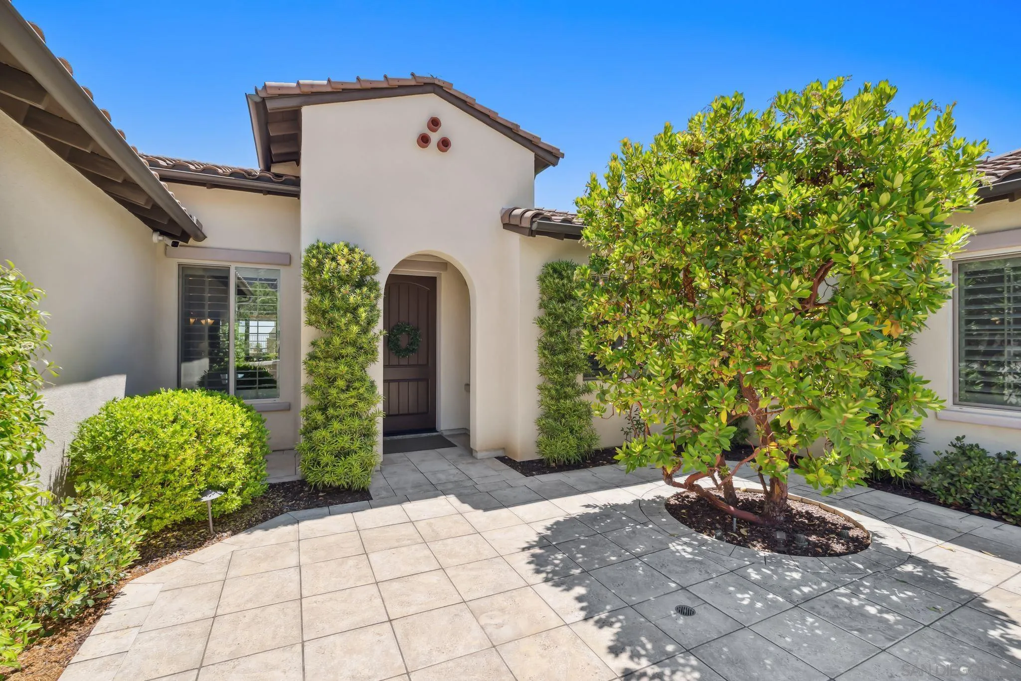 420 Agua Vista Dr