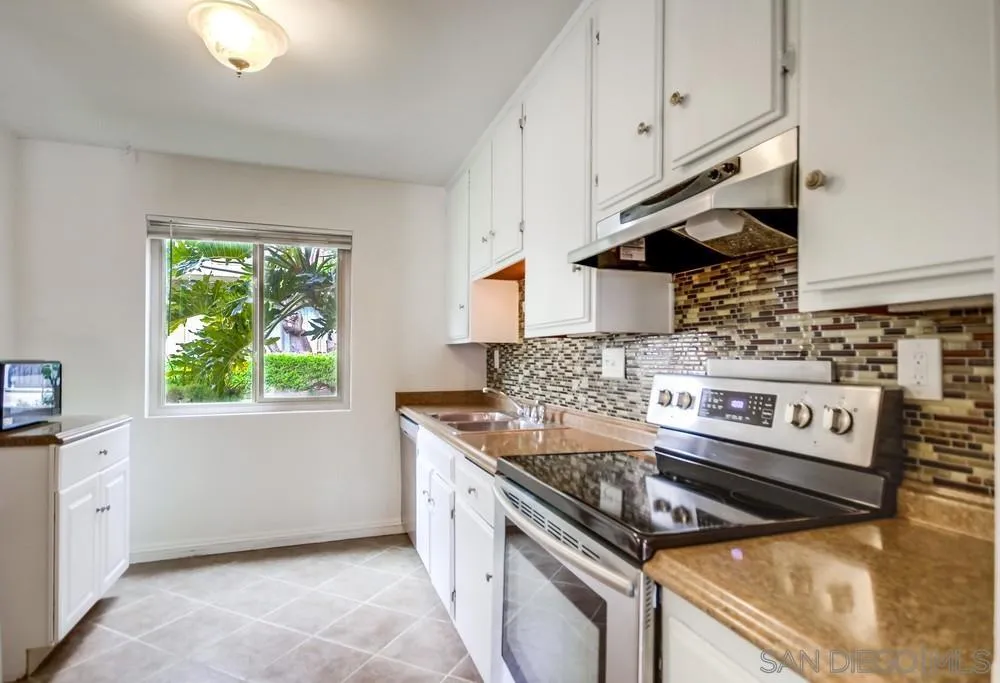 7087 Russan Ln
