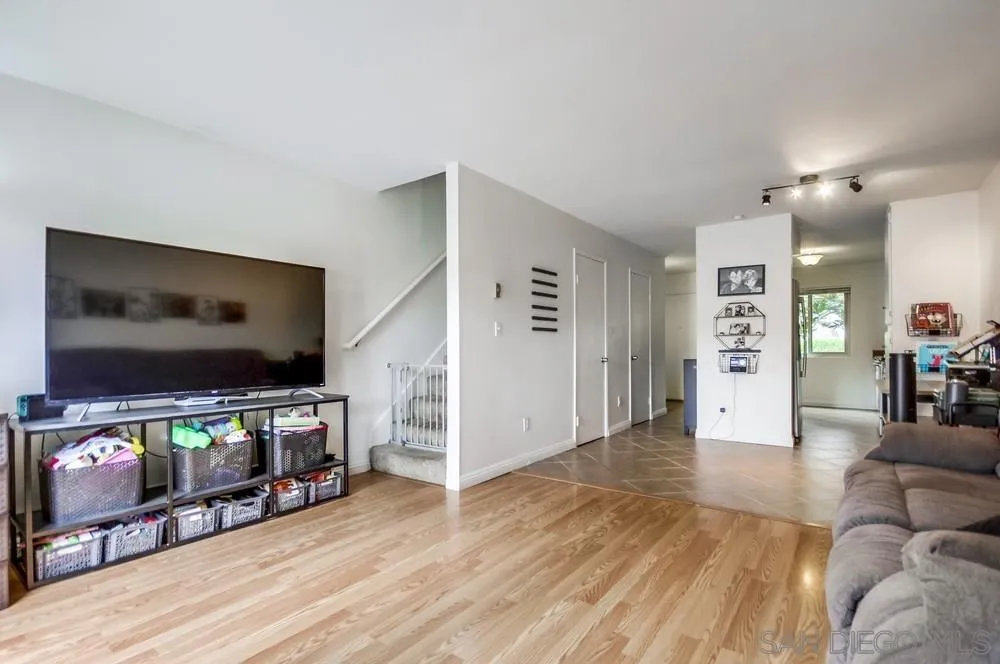 7087 Russan Ln