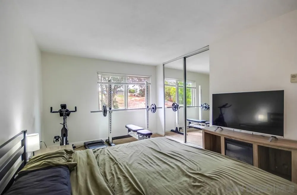7087 Russan Ln
