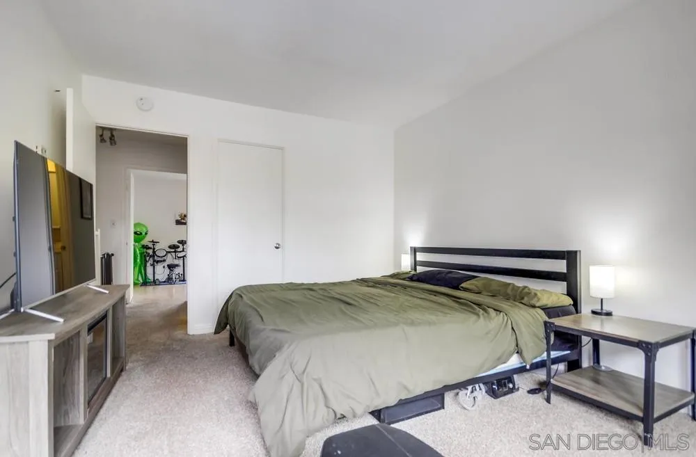 7087 Russan Ln