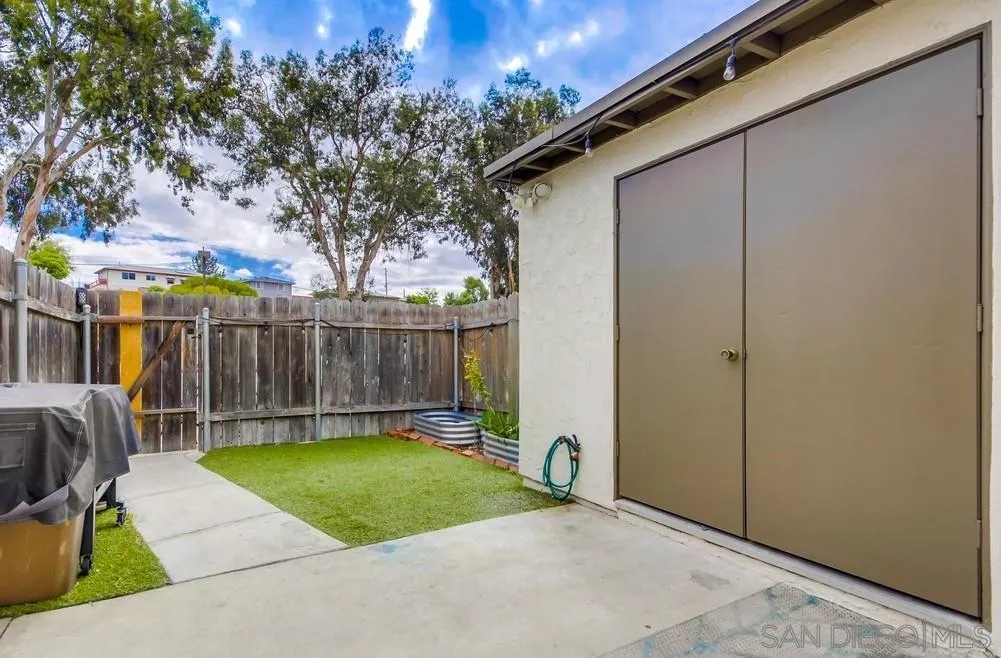 7087 Russan Ln