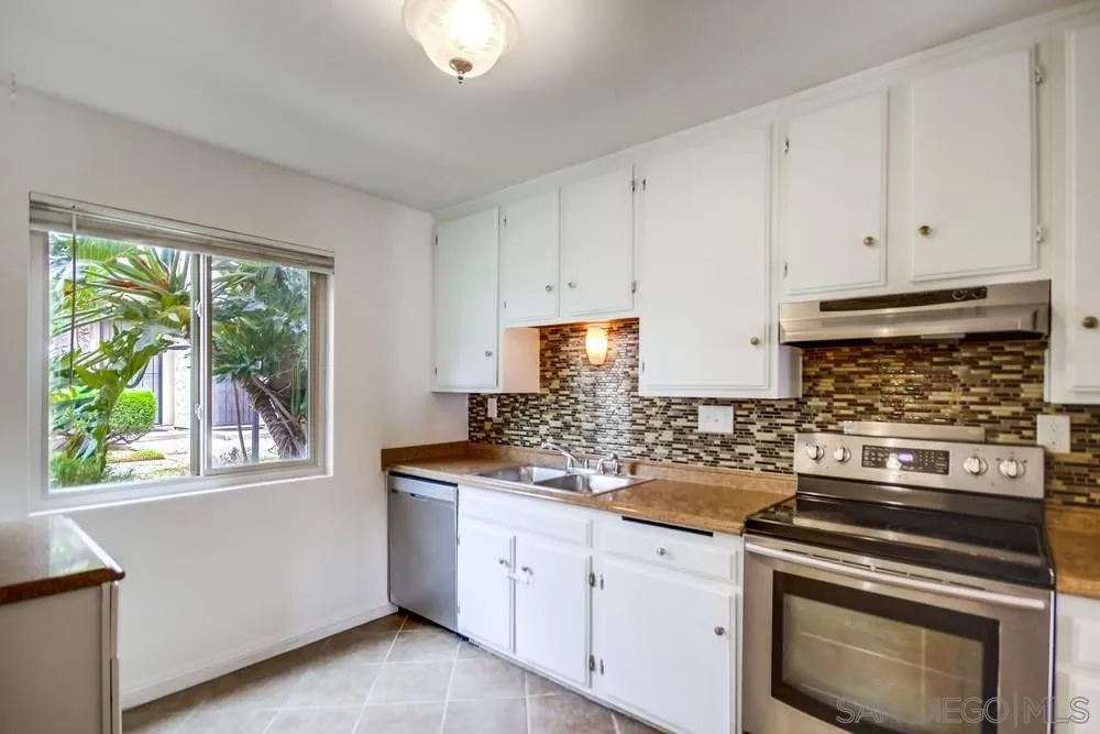 7087 Russan Ln