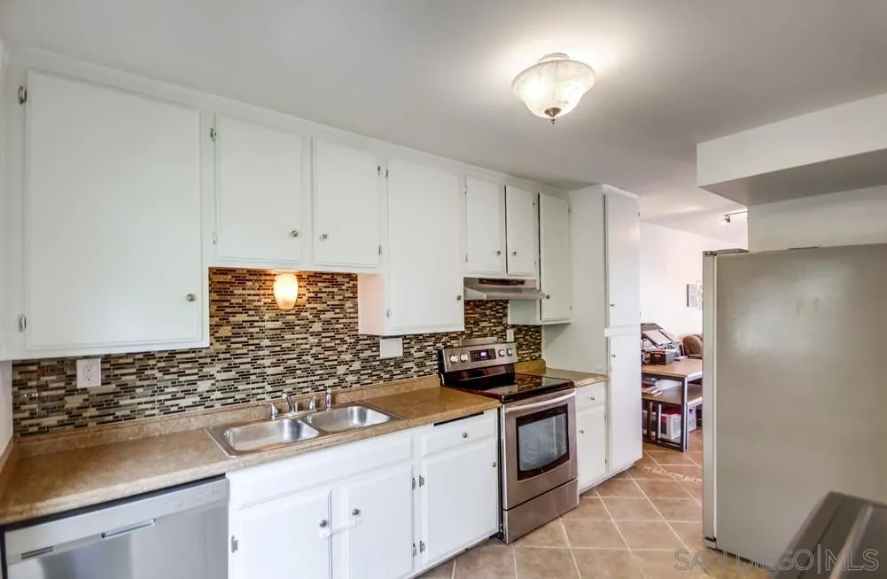 7087 Russan Ln