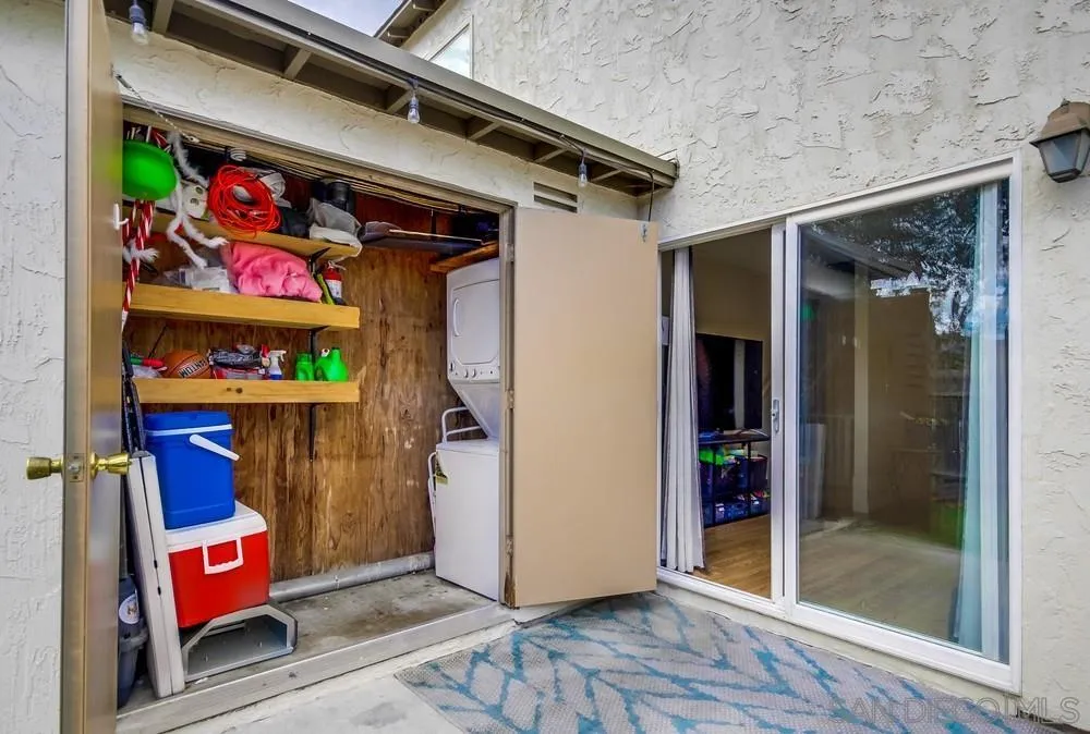 7087 Russan Ln
