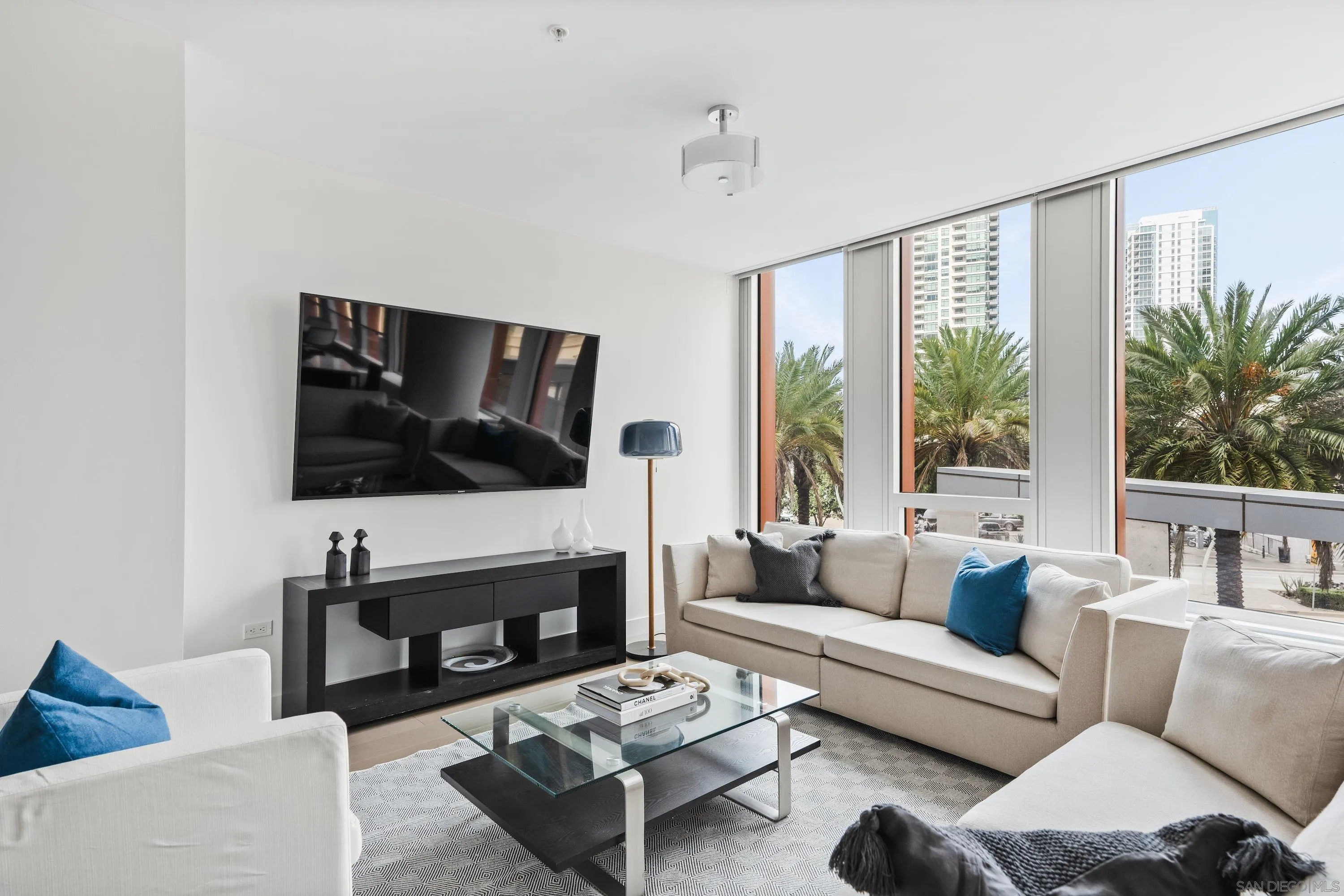 888 W E St Unit 305