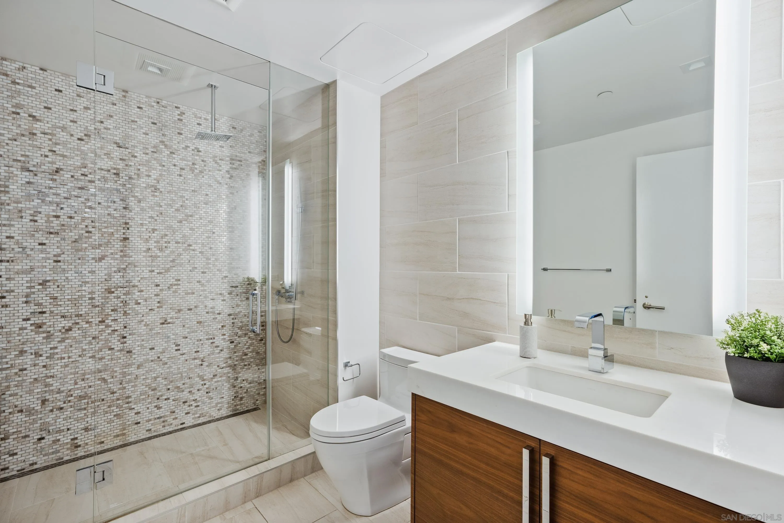 888 W E St Unit 305