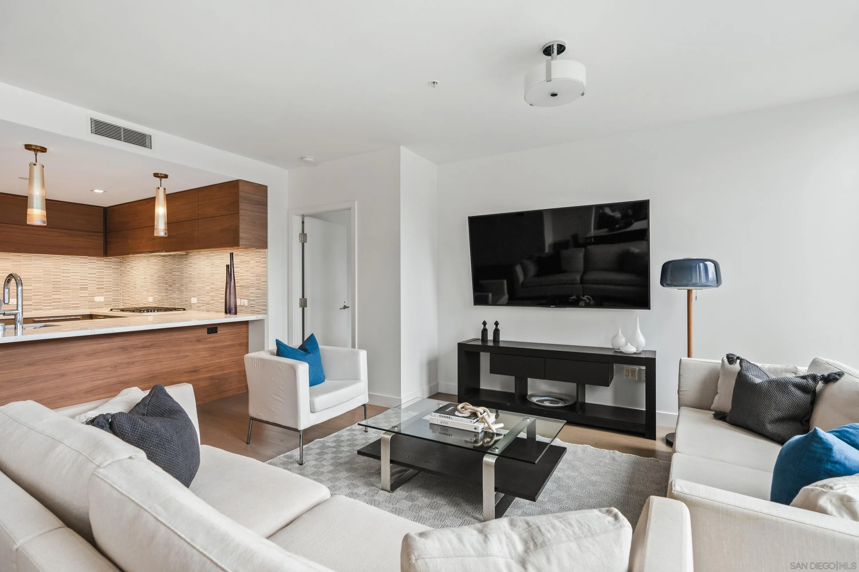 888 W E St Unit 305