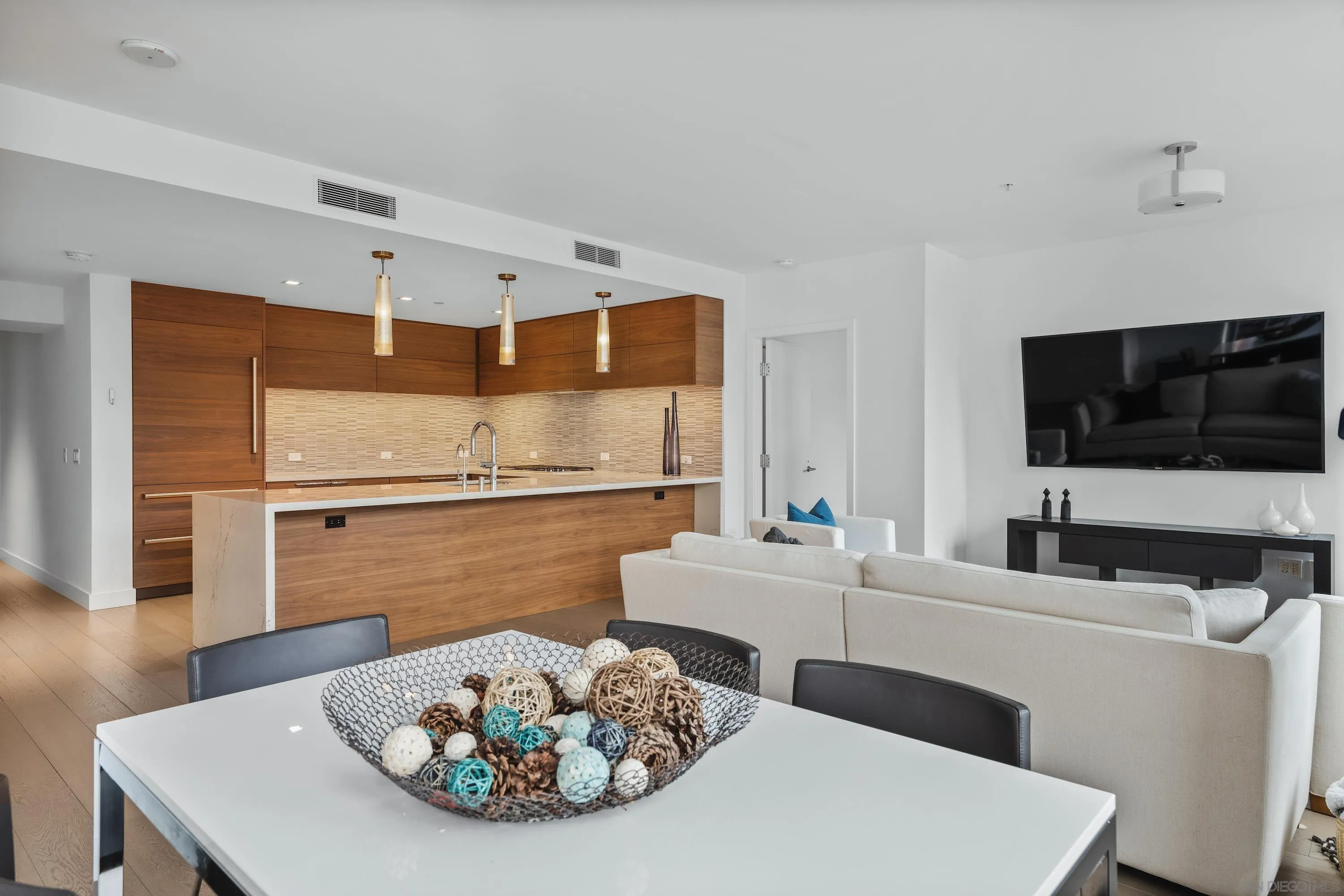 888 W E St Unit 305