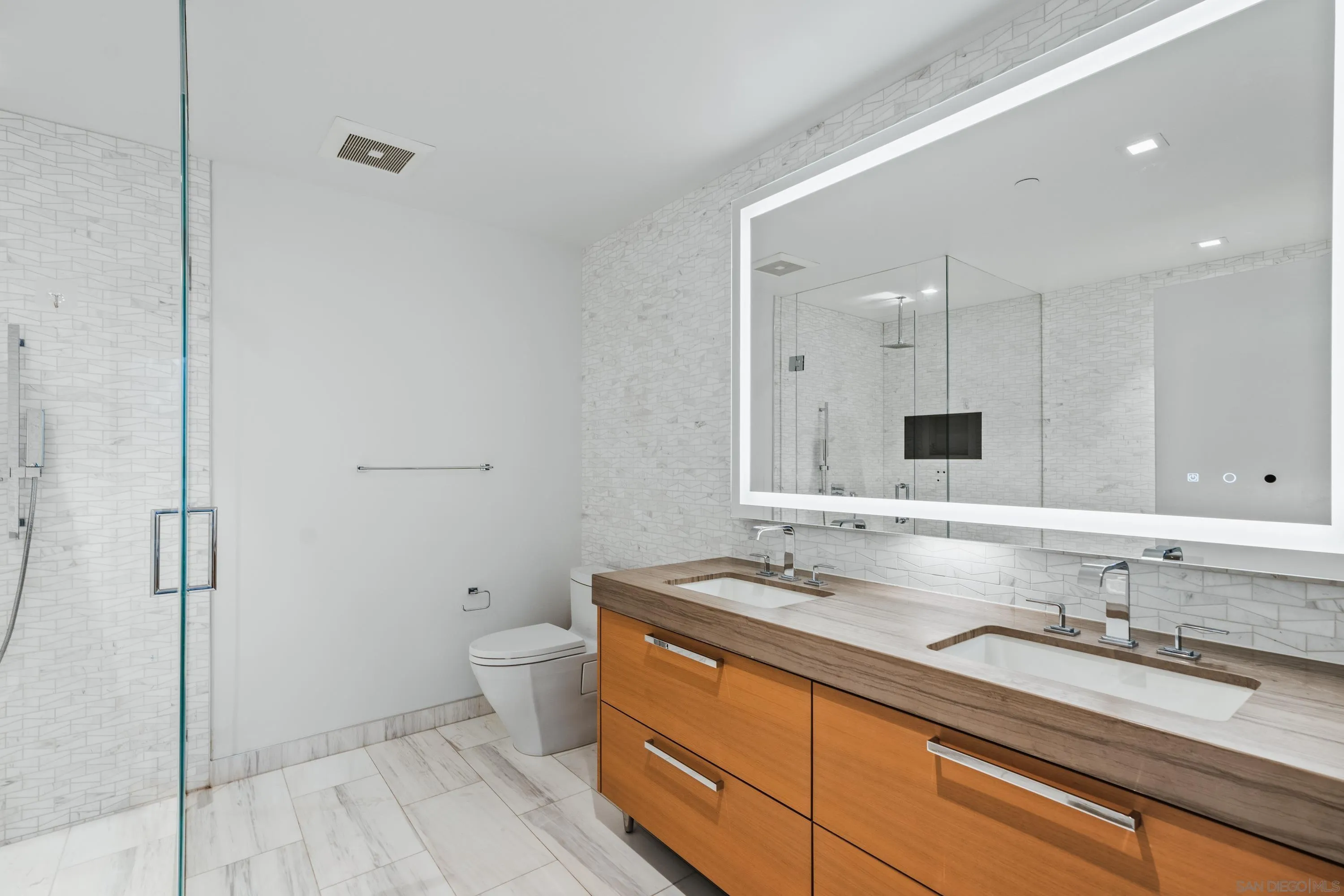 888 W E St Unit 305