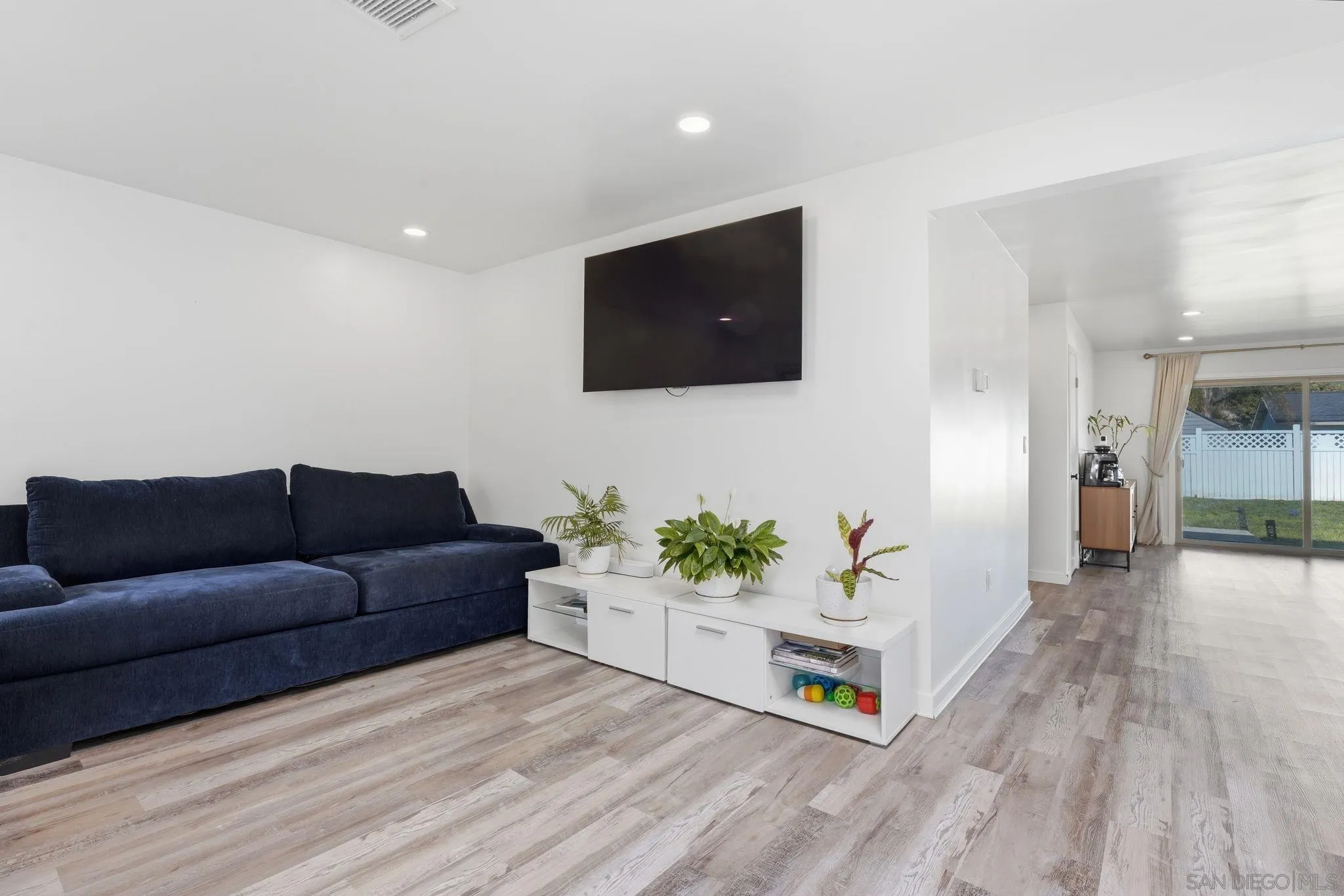 7742 Shorewood Dr