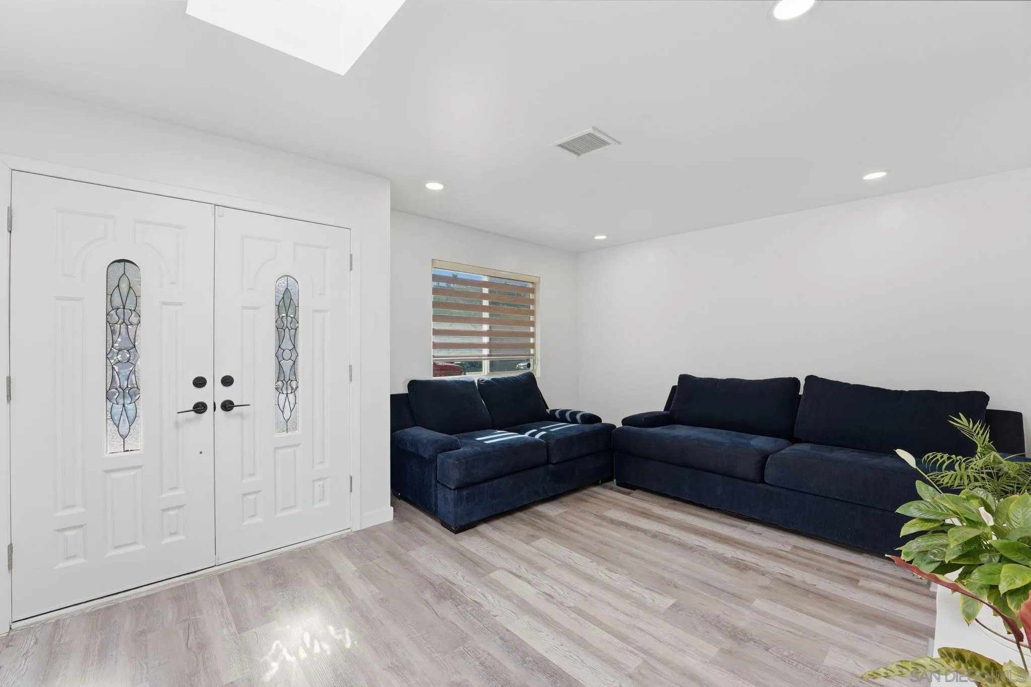 7742 Shorewood Dr
