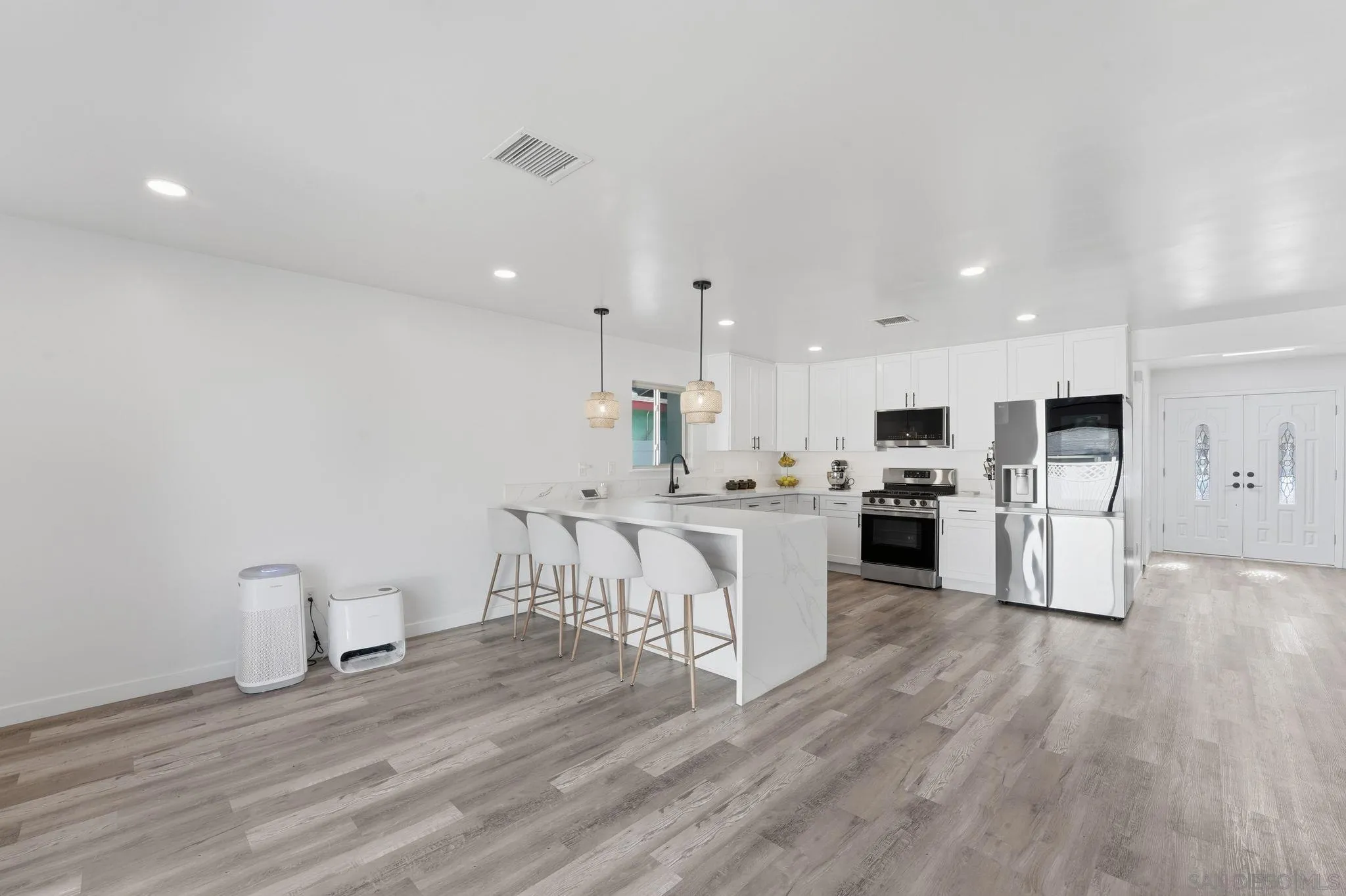 7742 Shorewood Dr