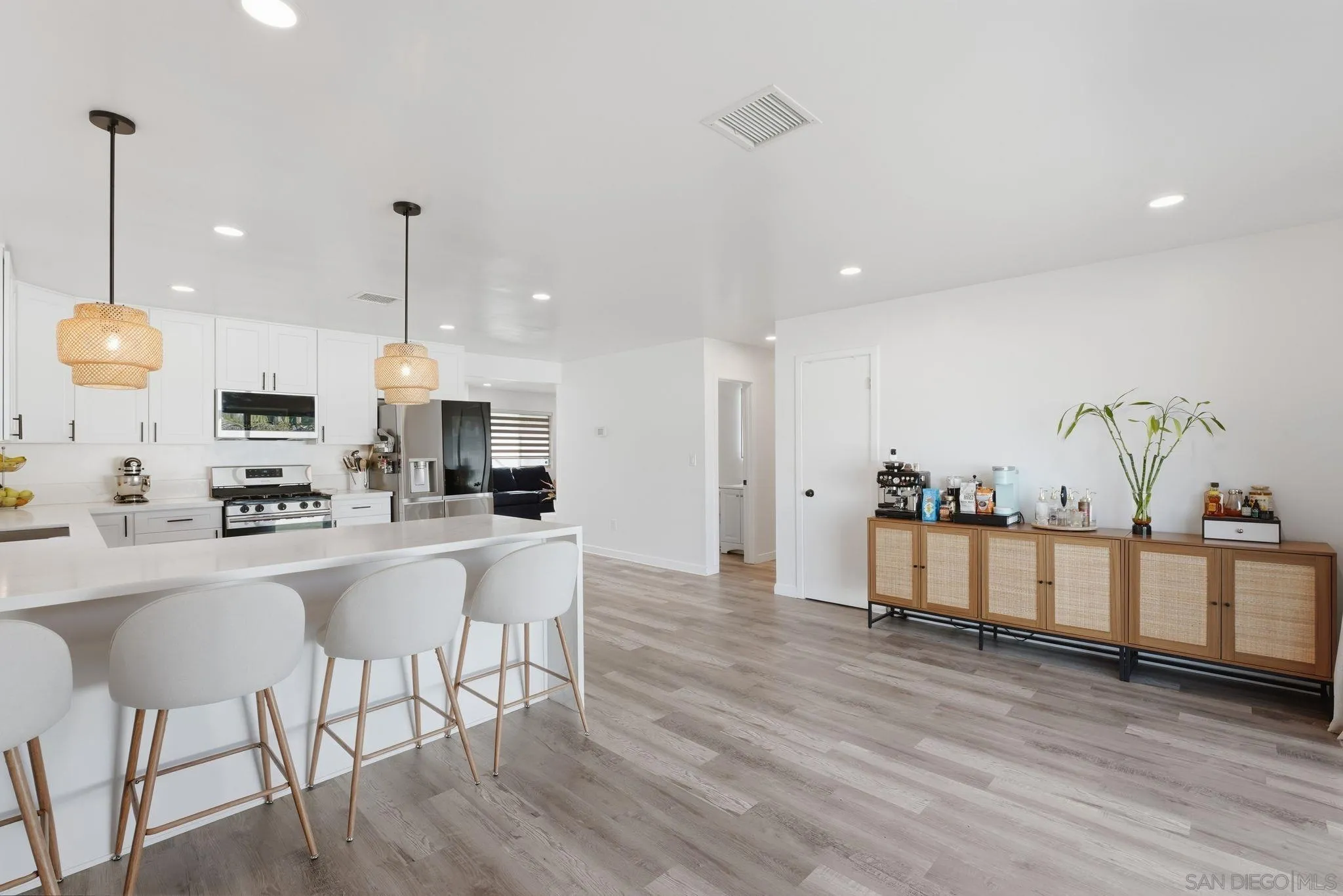 7742 Shorewood Dr