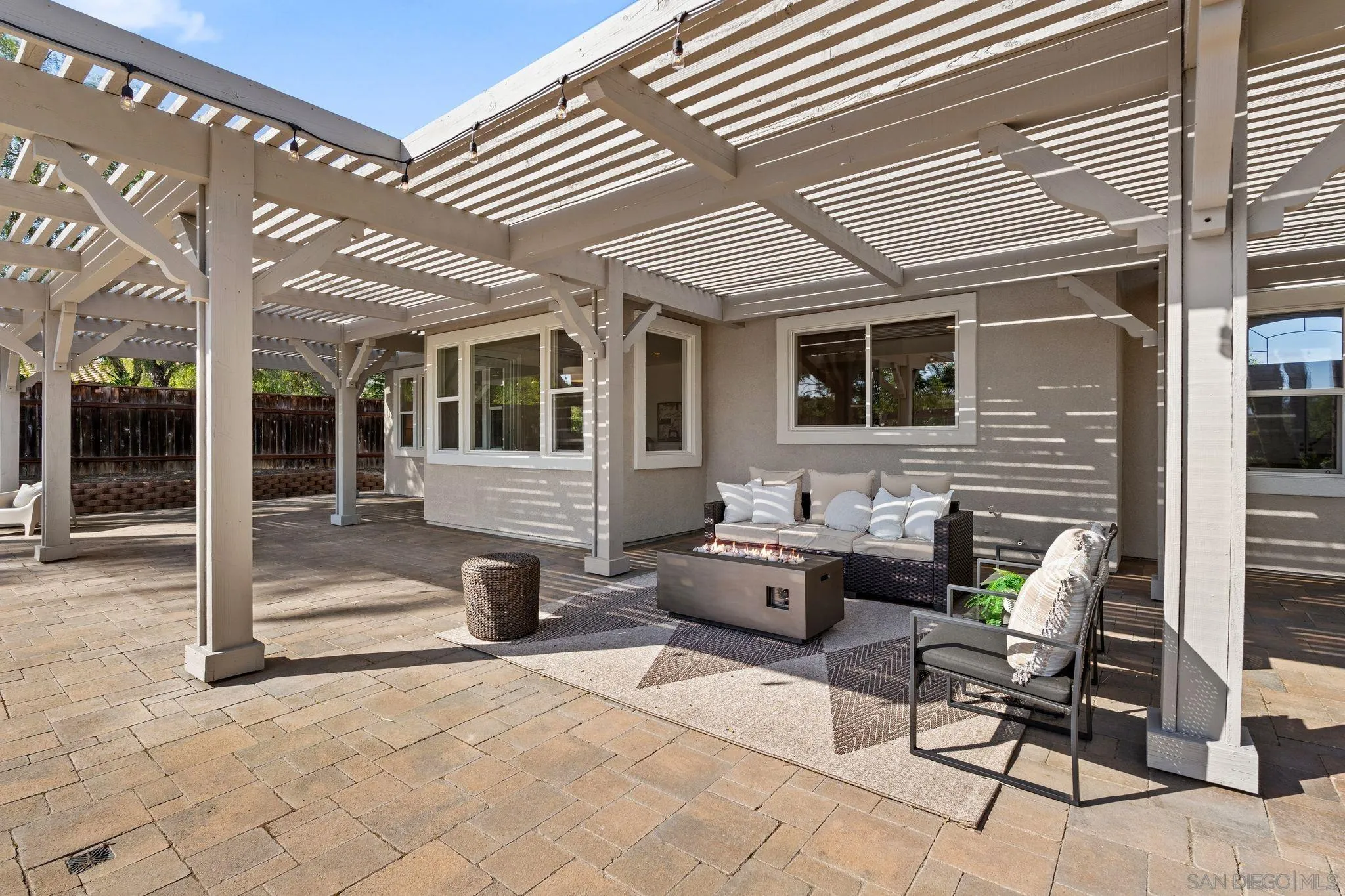 860 Calle Santa Cruz