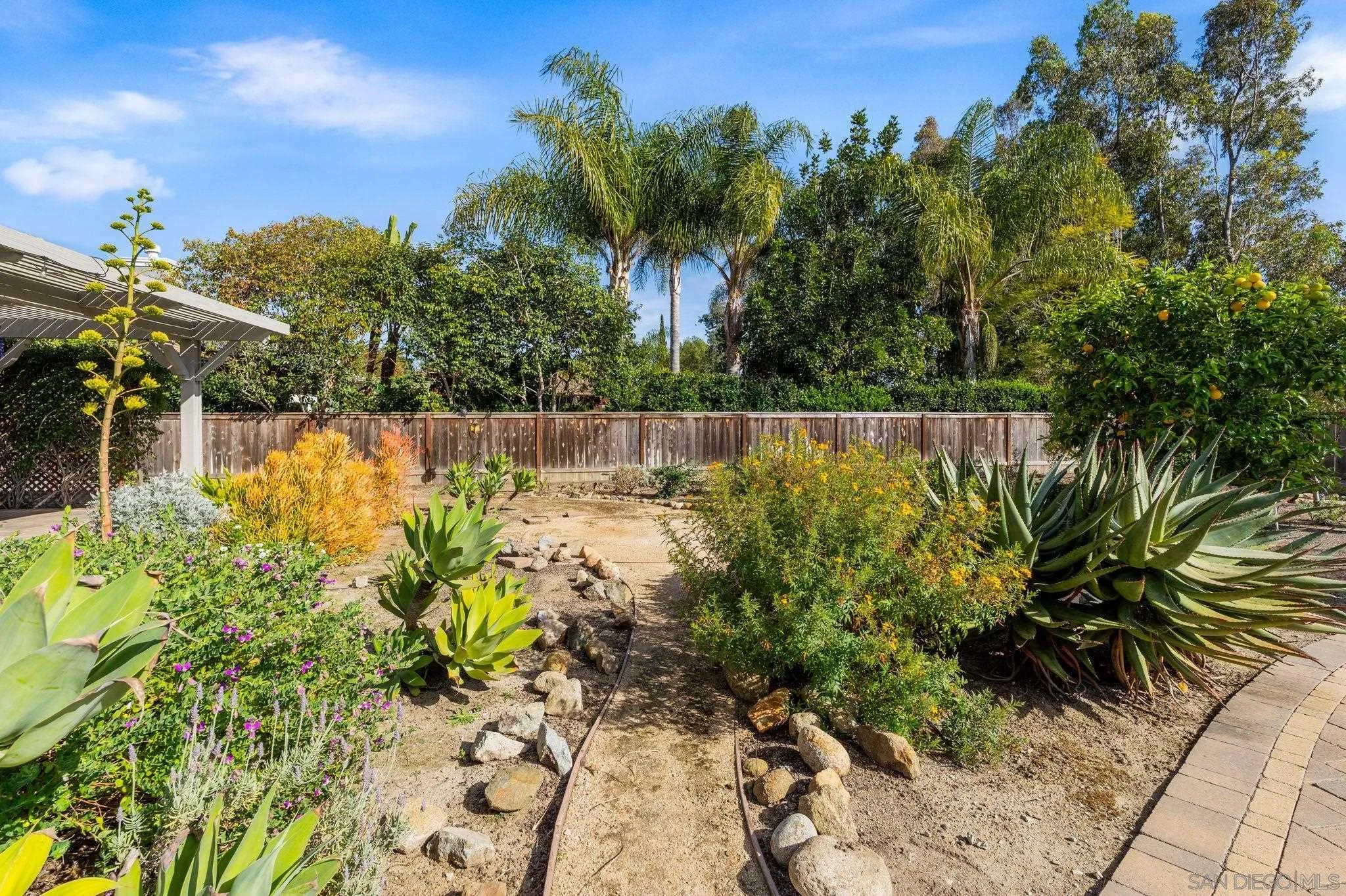 860 Calle Santa Cruz