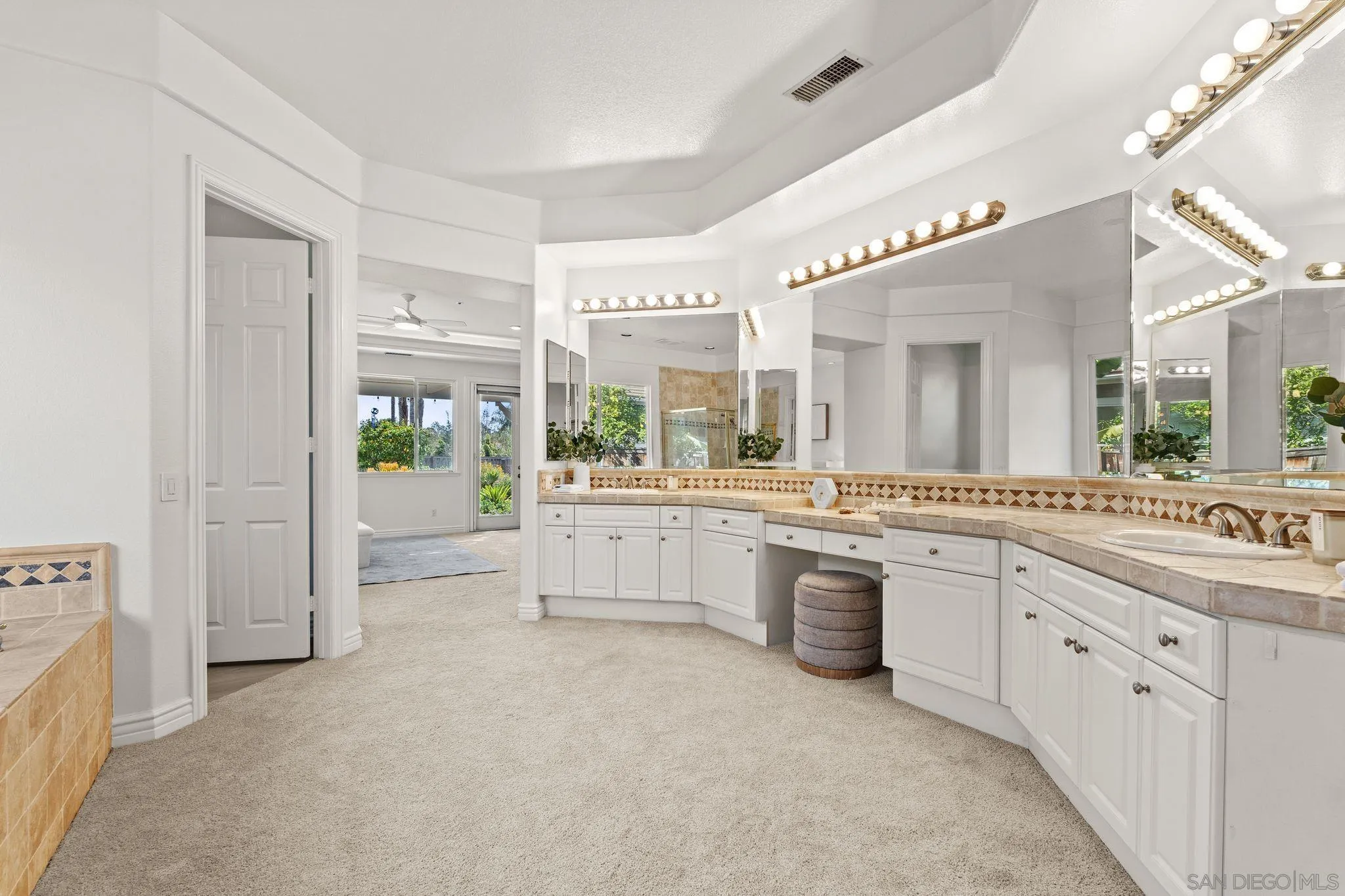 860 Calle Santa Cruz