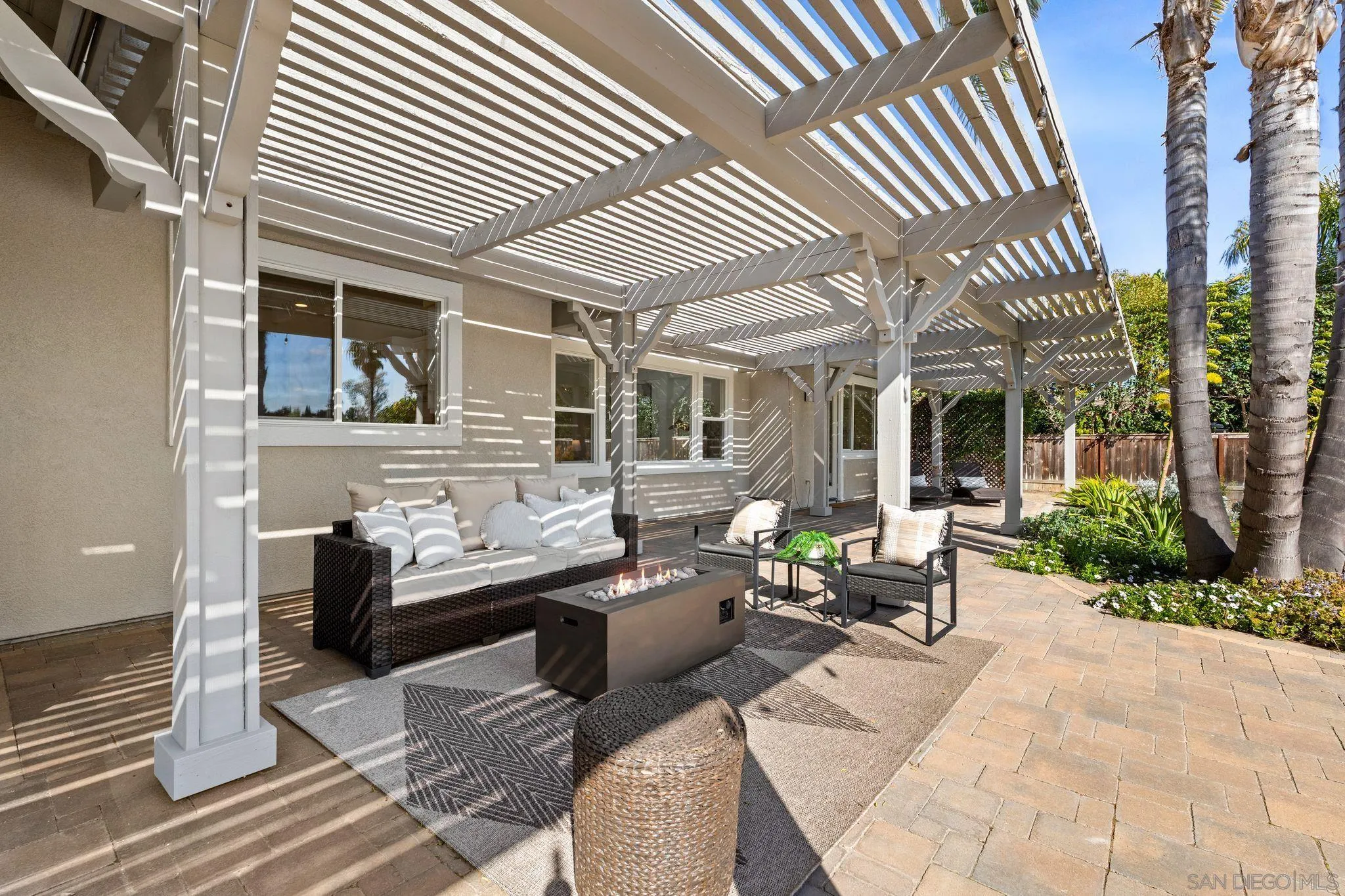 860 Calle Santa Cruz