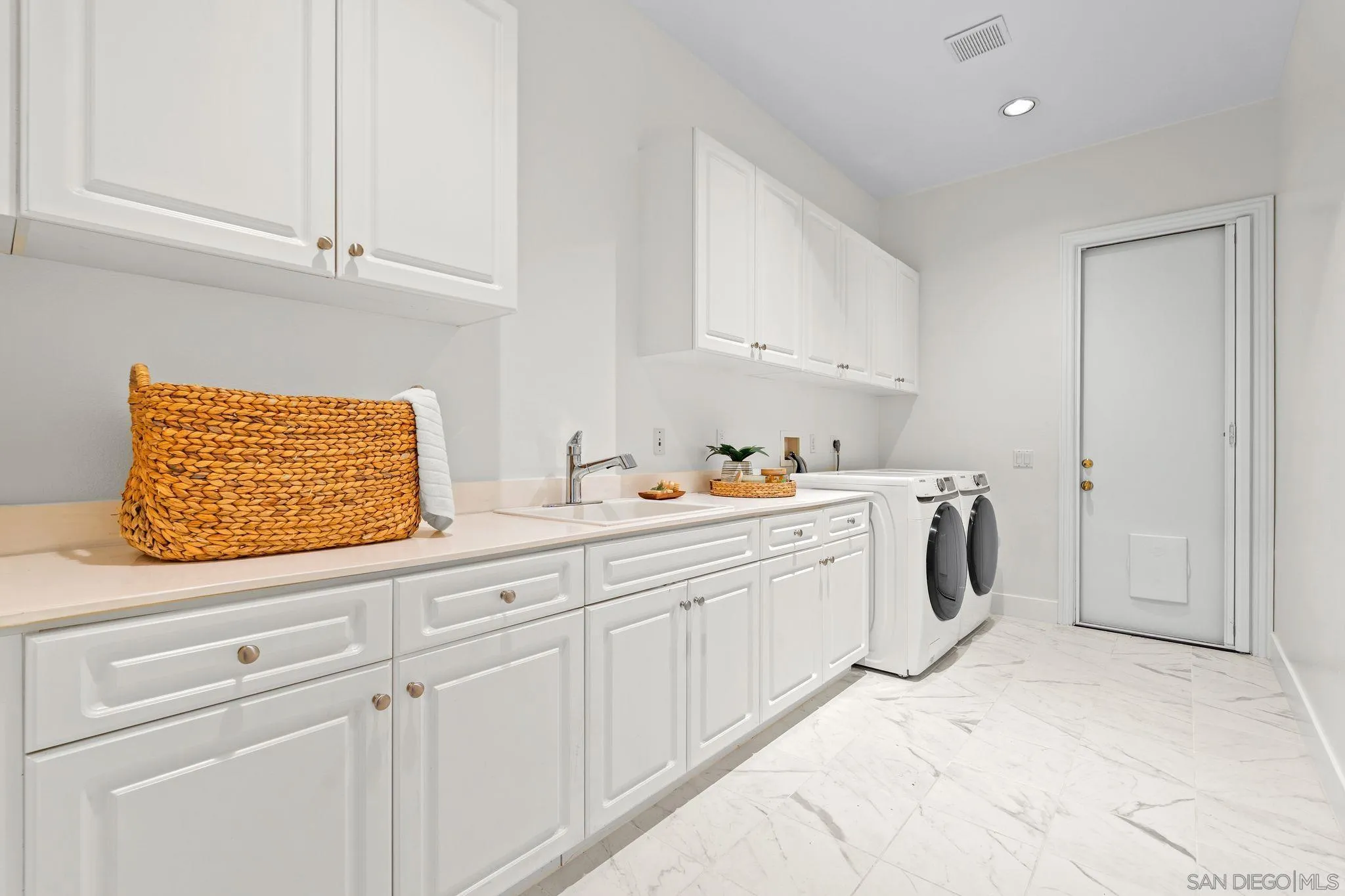 860 Calle Santa Cruz