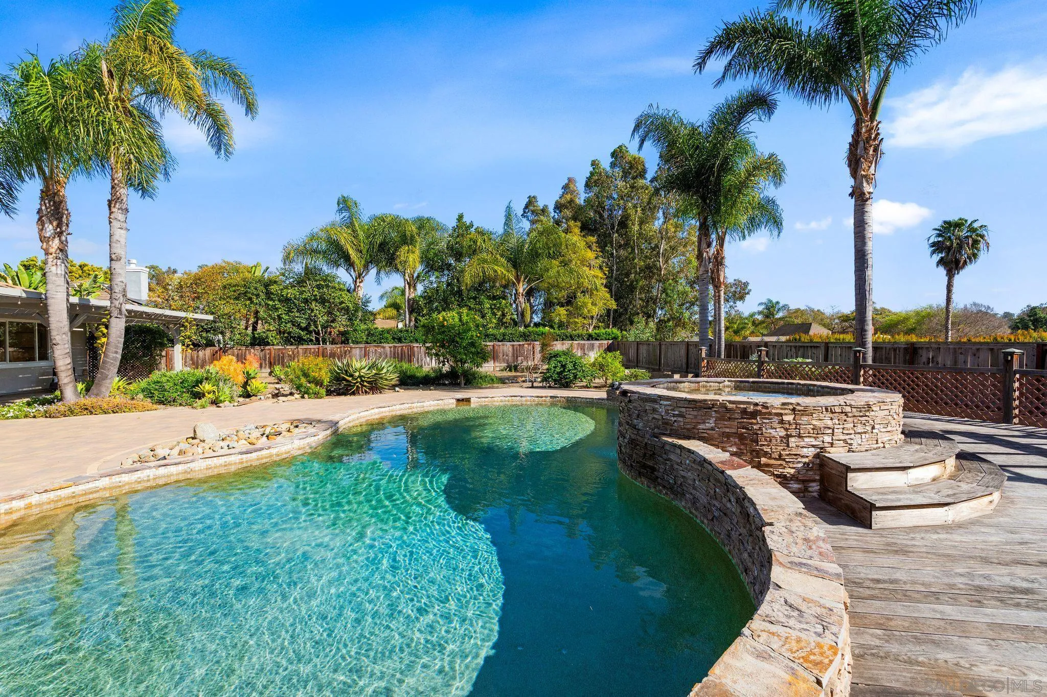 860 Calle Santa Cruz